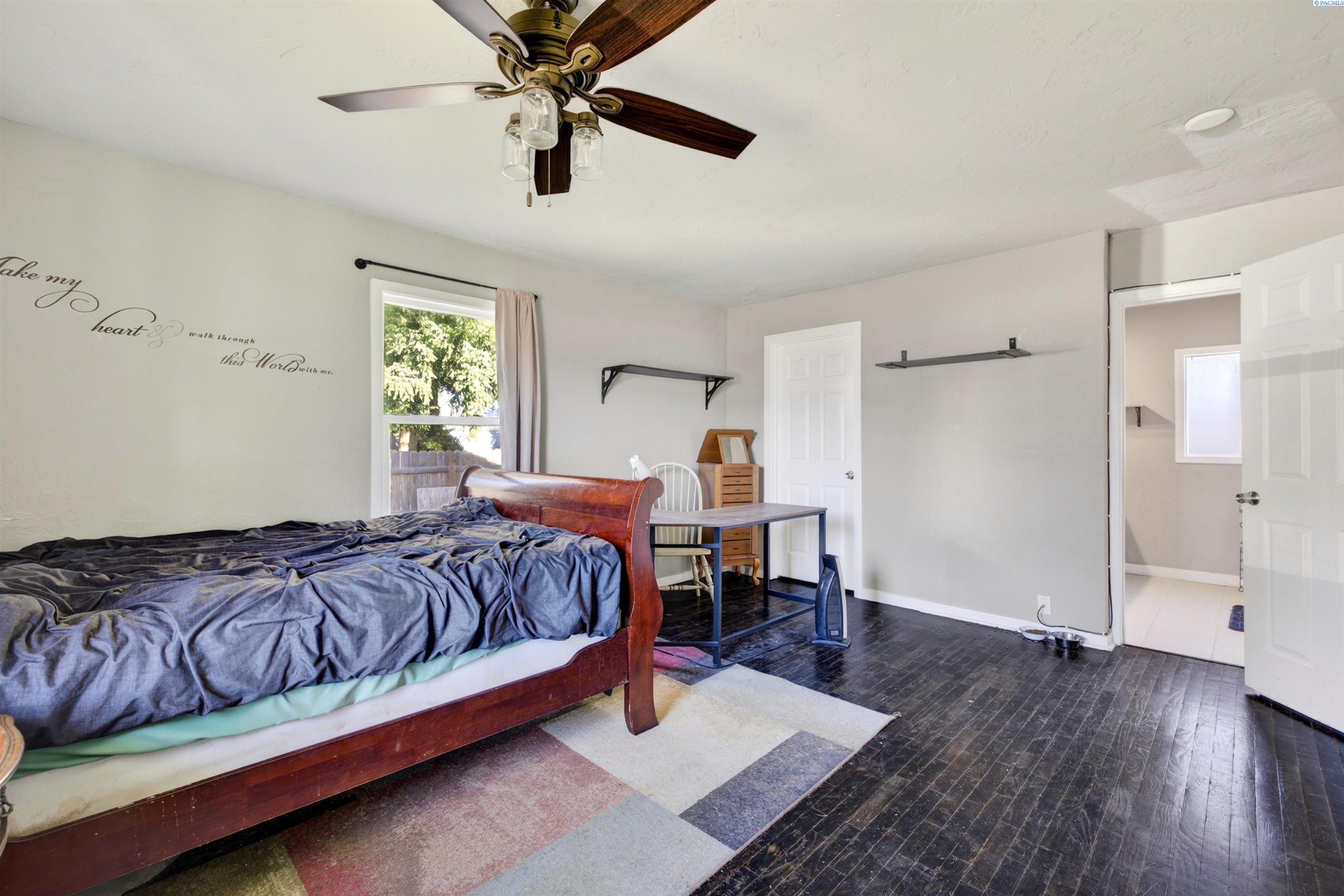 1422 Thayer Dr