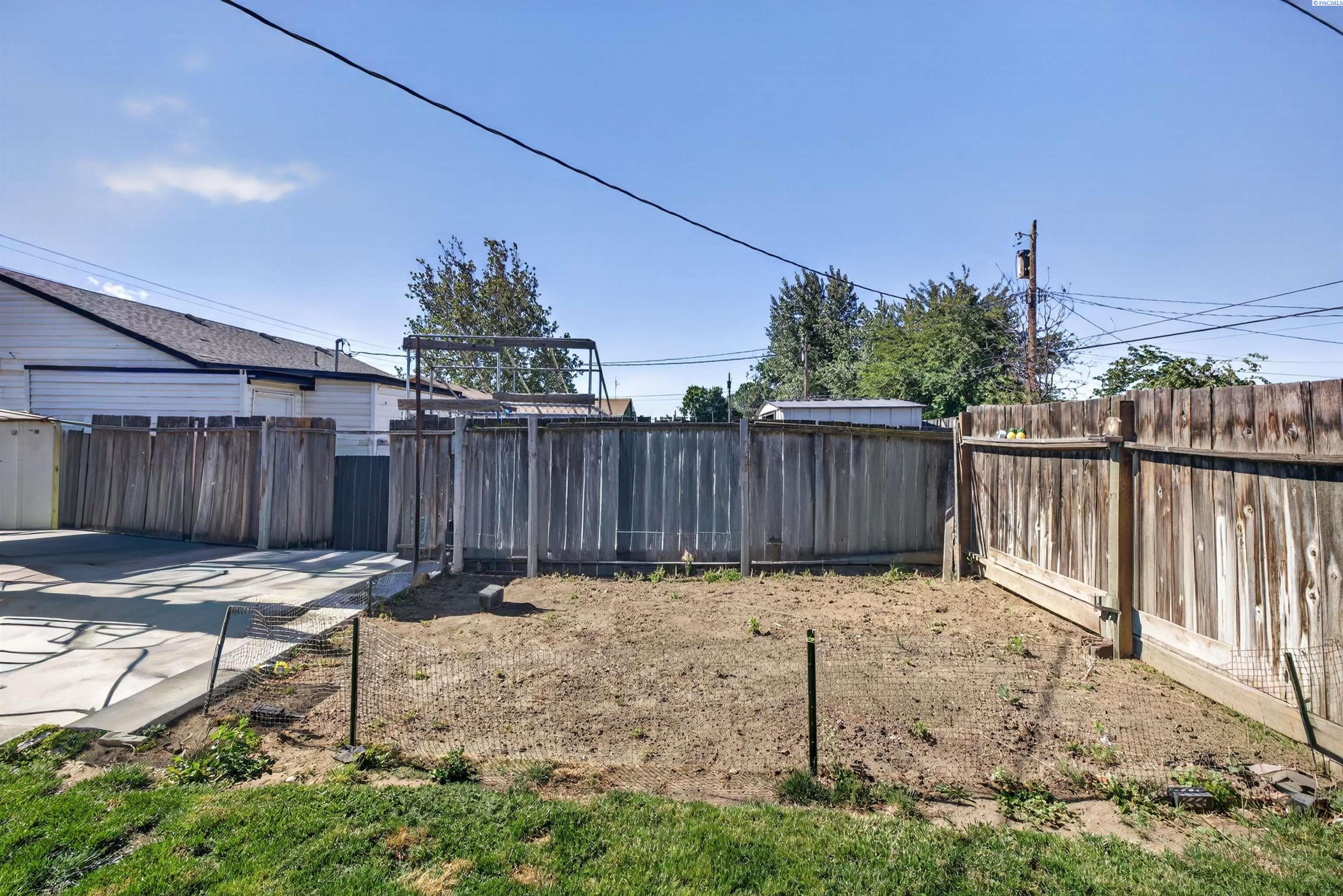 715 Thayer Dr