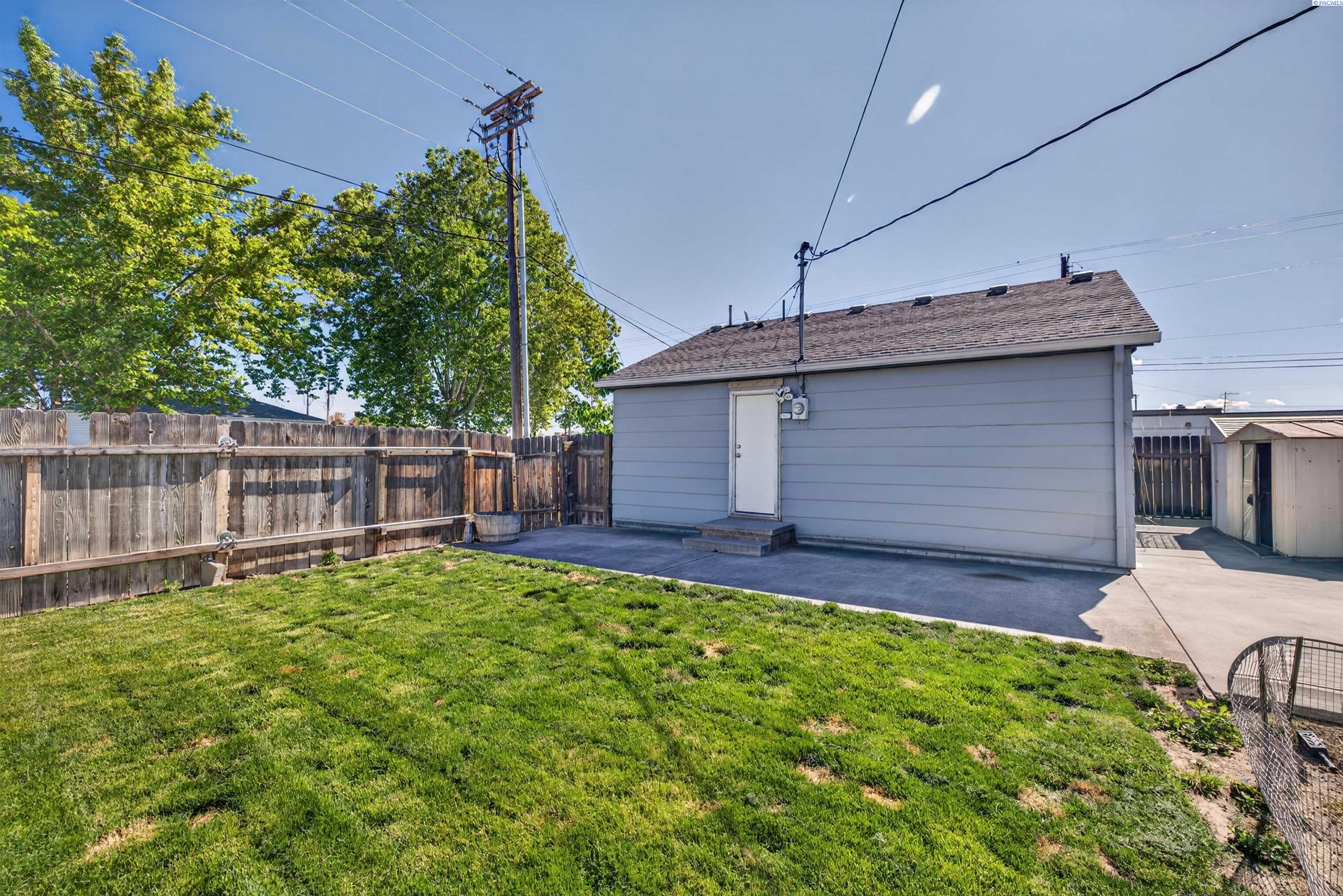 715 Thayer Dr