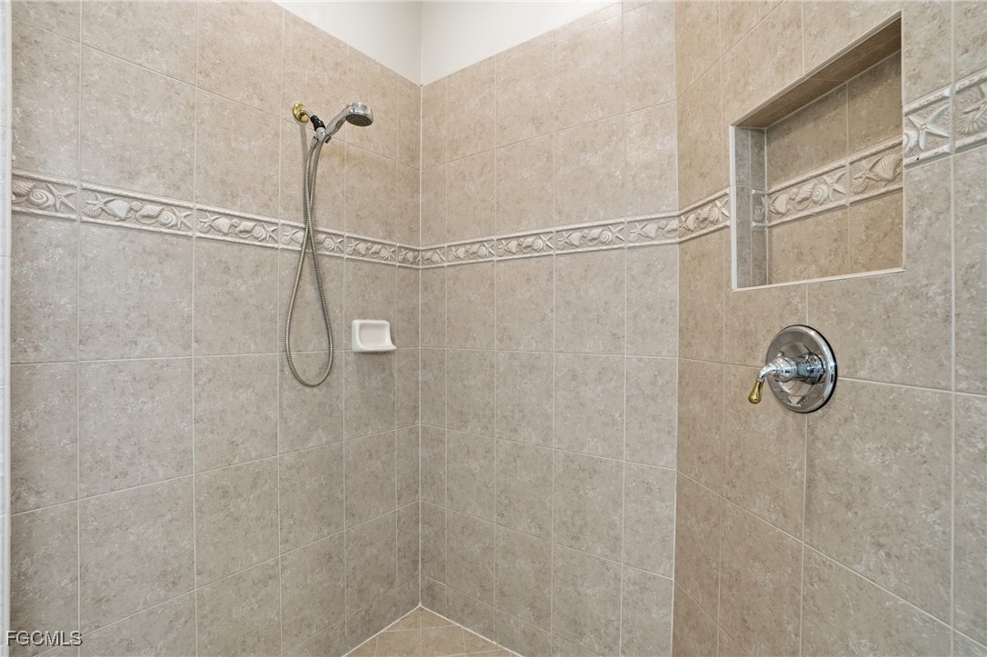 5957 Tarpon Gardens CIR 202