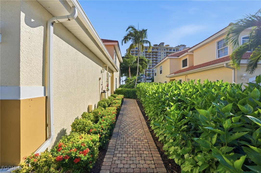 5957 Tarpon Gardens CIR 202