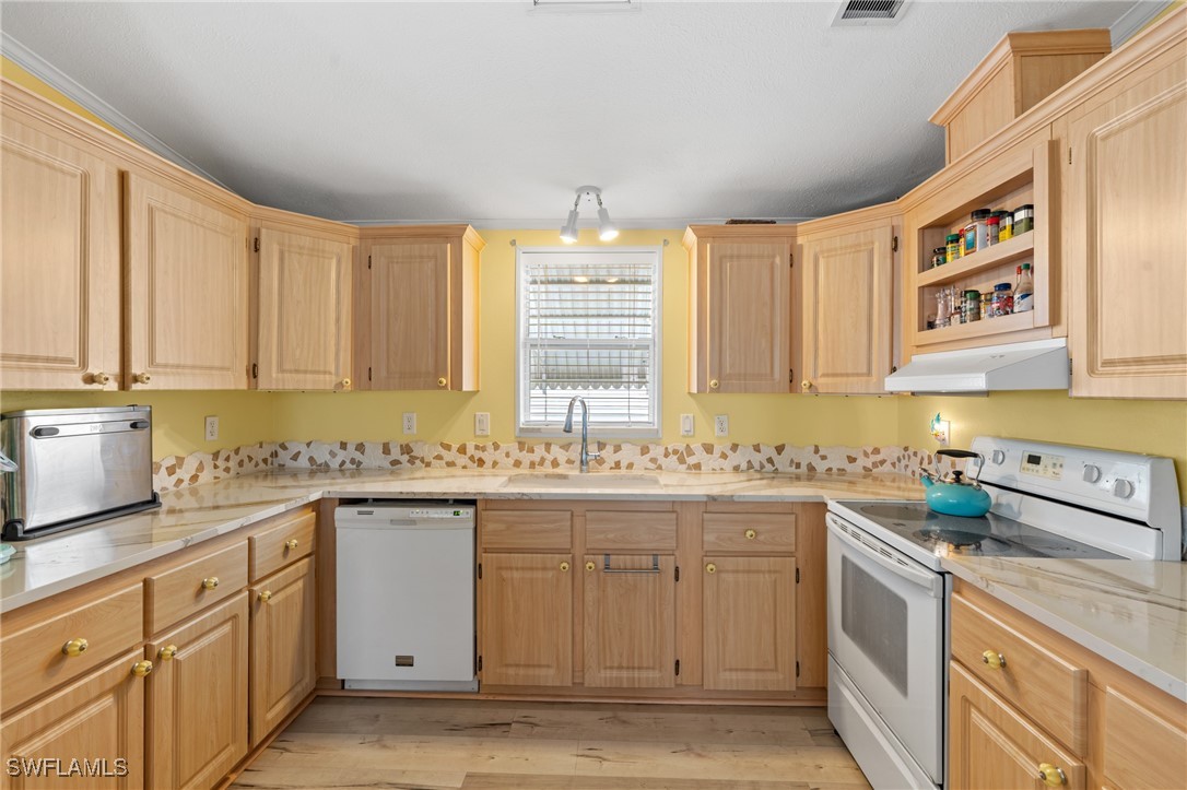 3015 Skipper LN