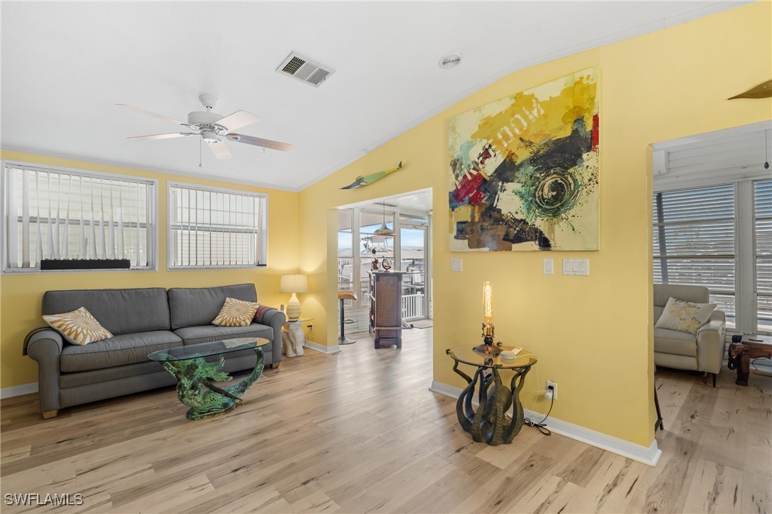 3015 Skipper LN