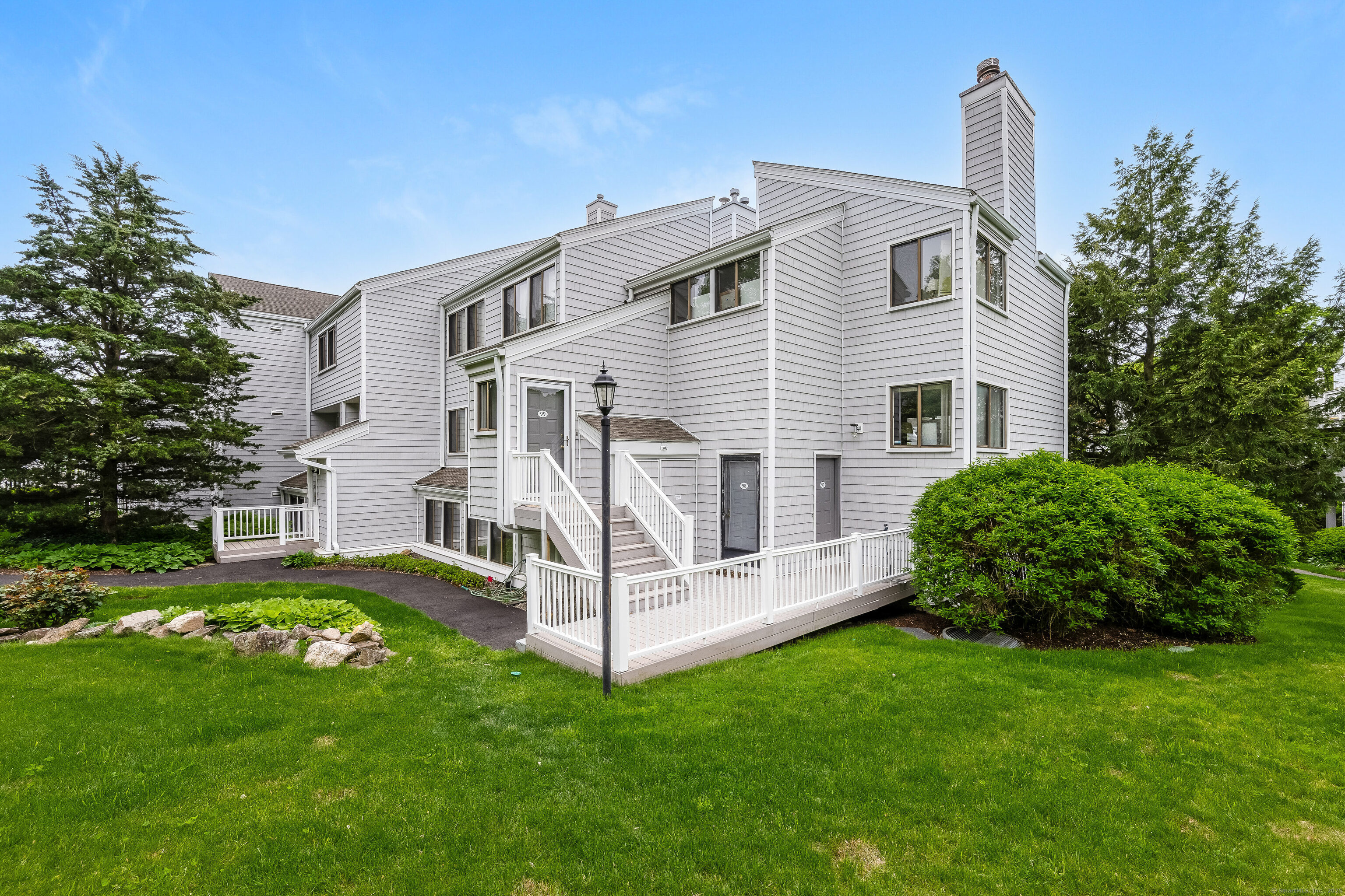 98 Rowayton Woods Drive 98