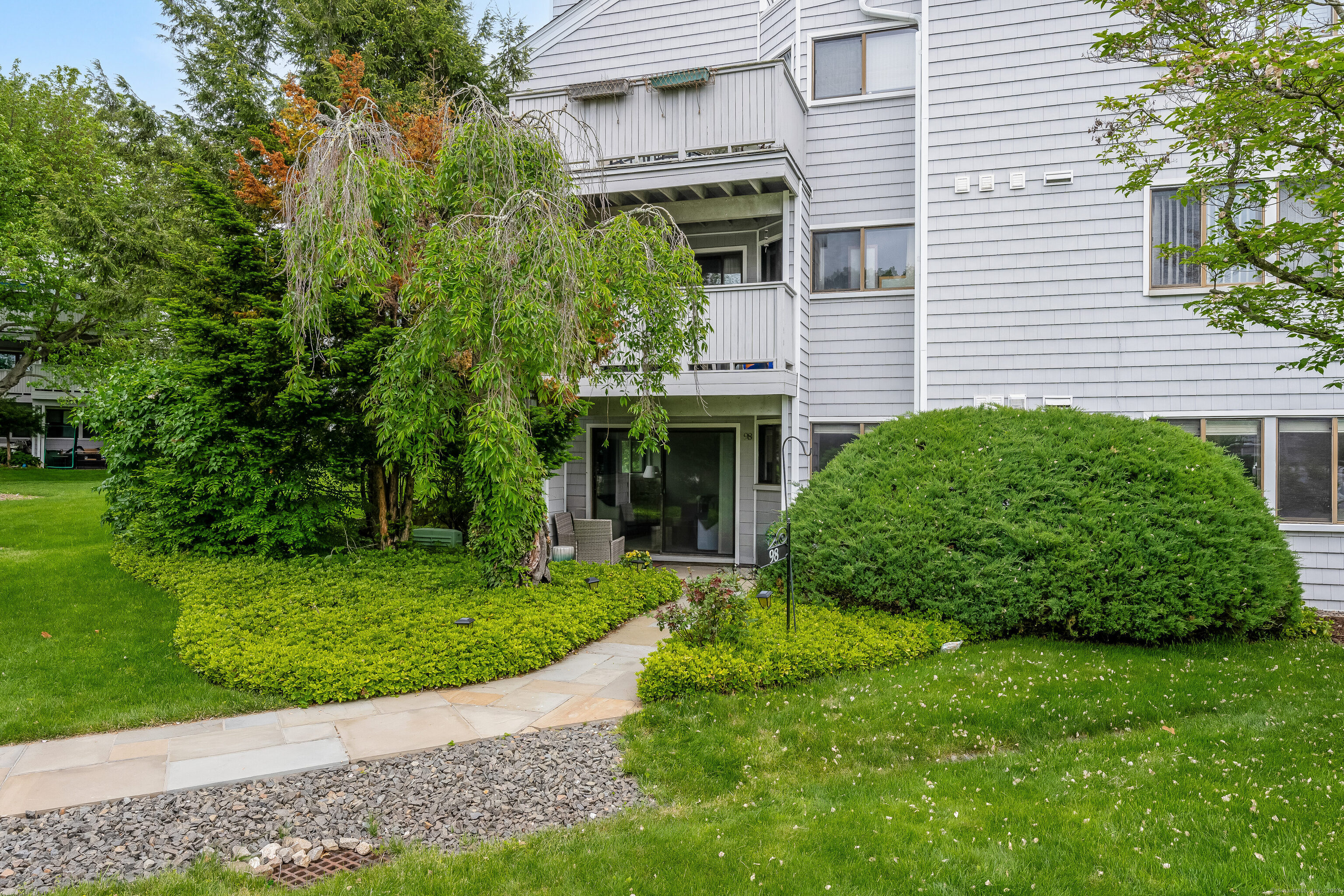 98 Rowayton Woods Drive 98