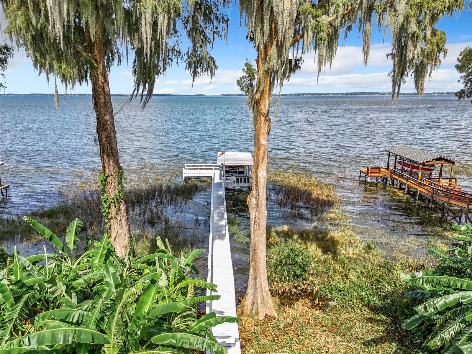 1559 LAKESHORE DR