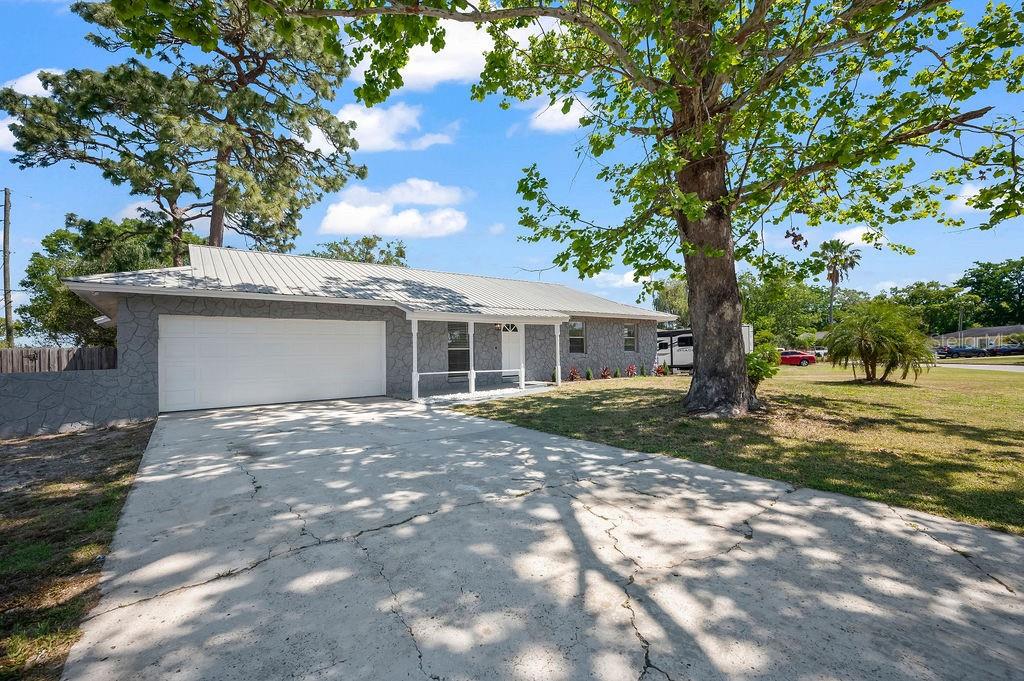 201 LAKE GENE DR