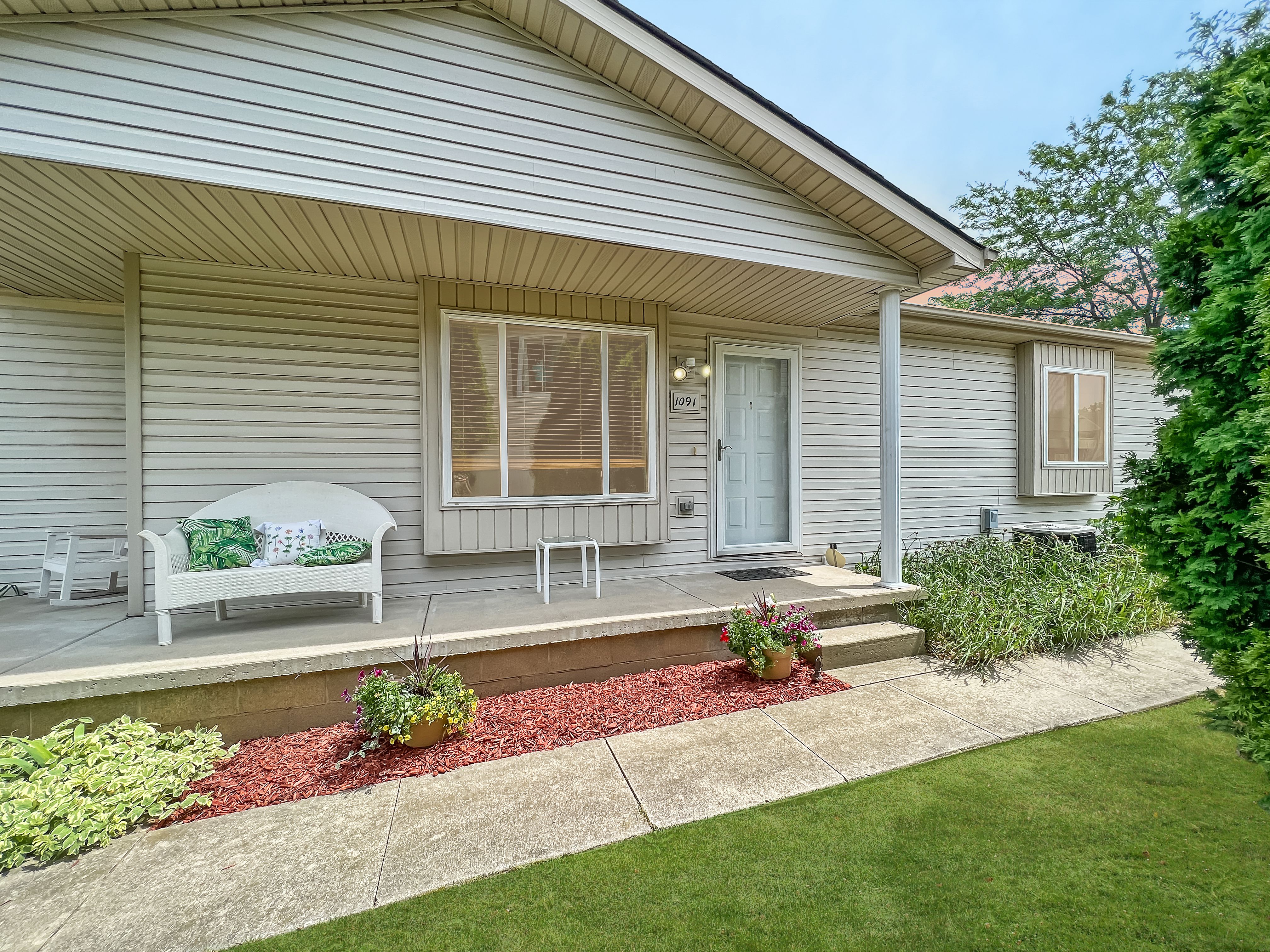 1091 LAKE PARK Drive