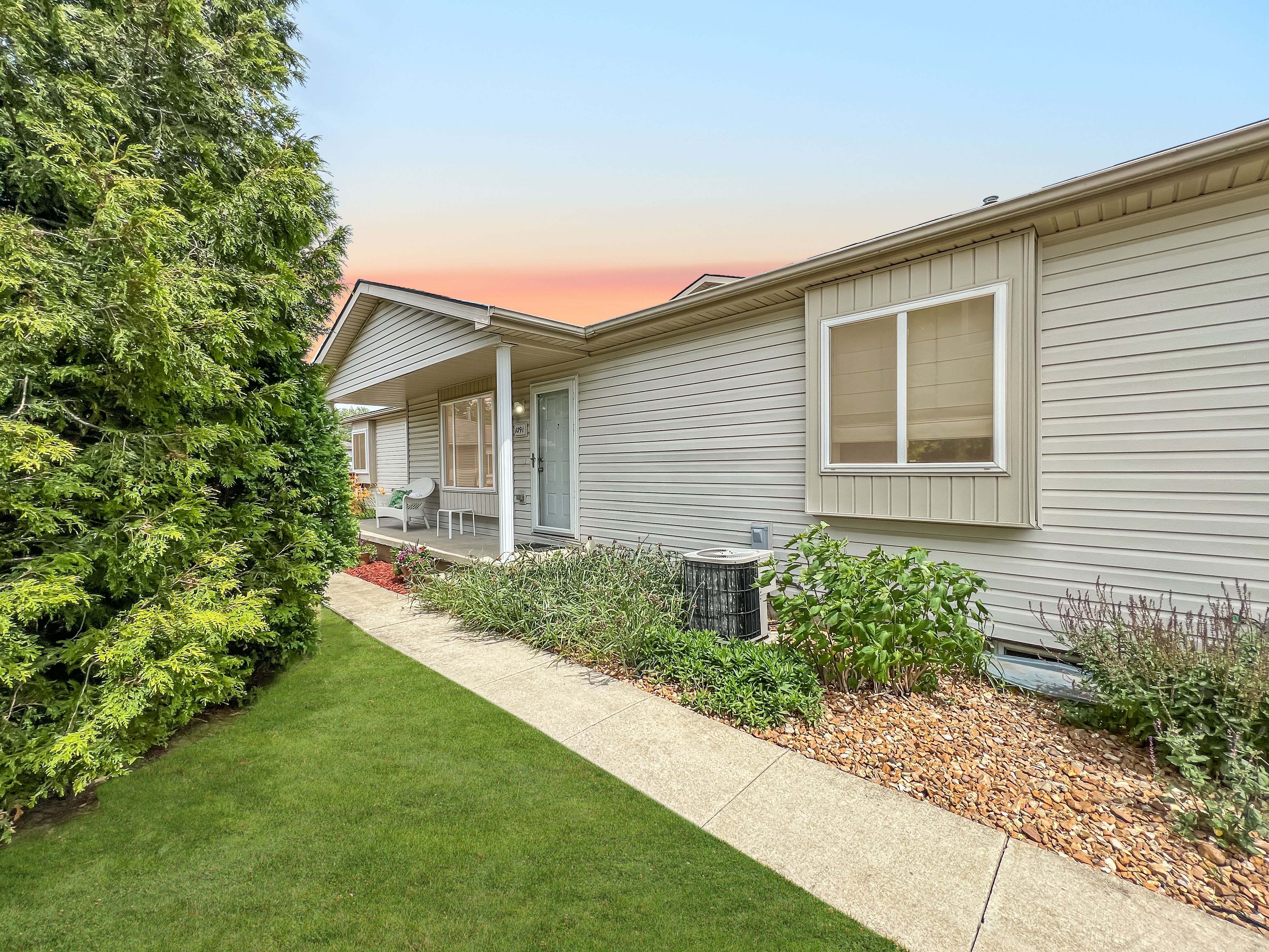 1091 LAKE PARK Drive