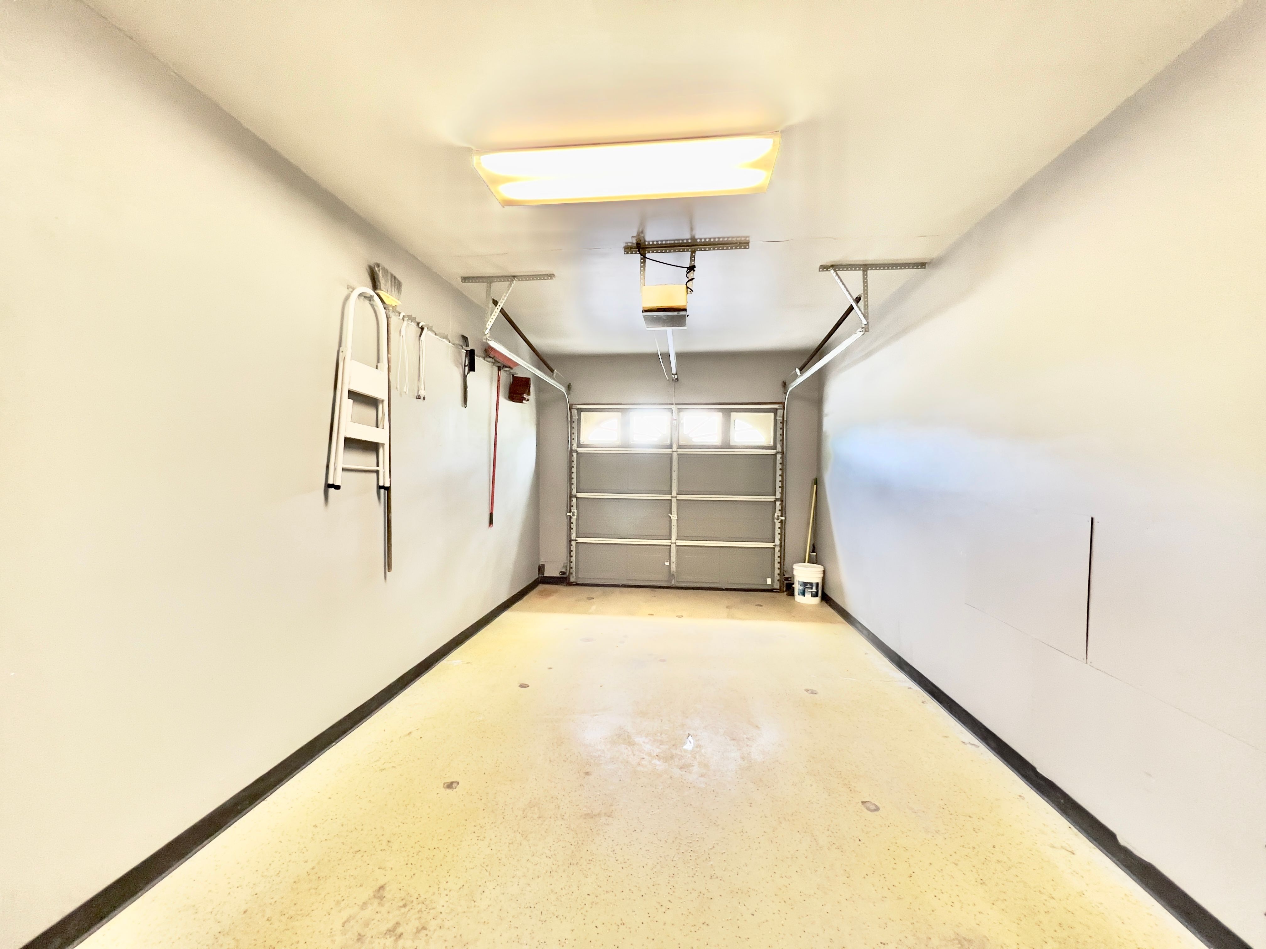 1091 LAKE PARK Drive