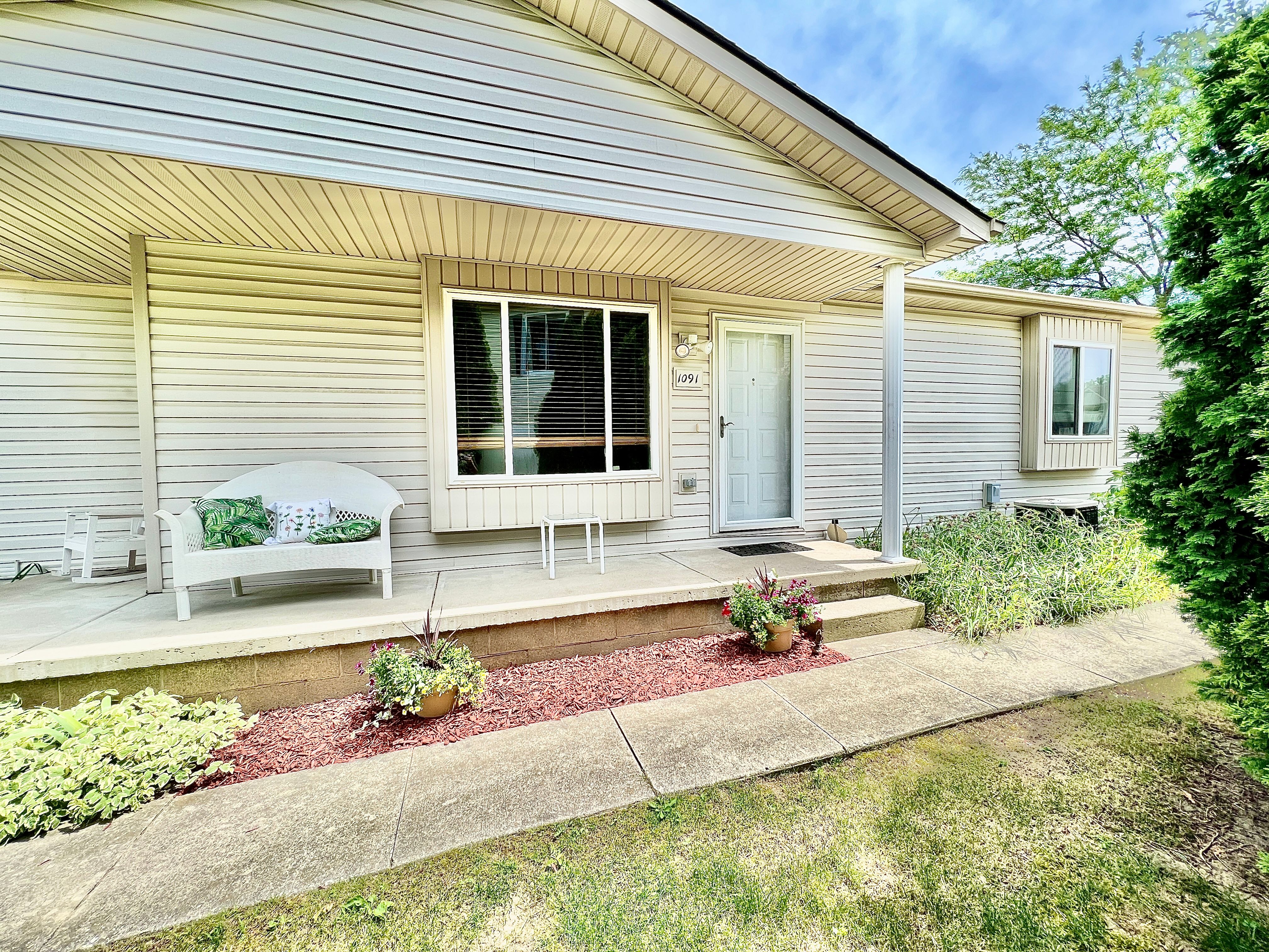 1091 LAKE PARK Drive