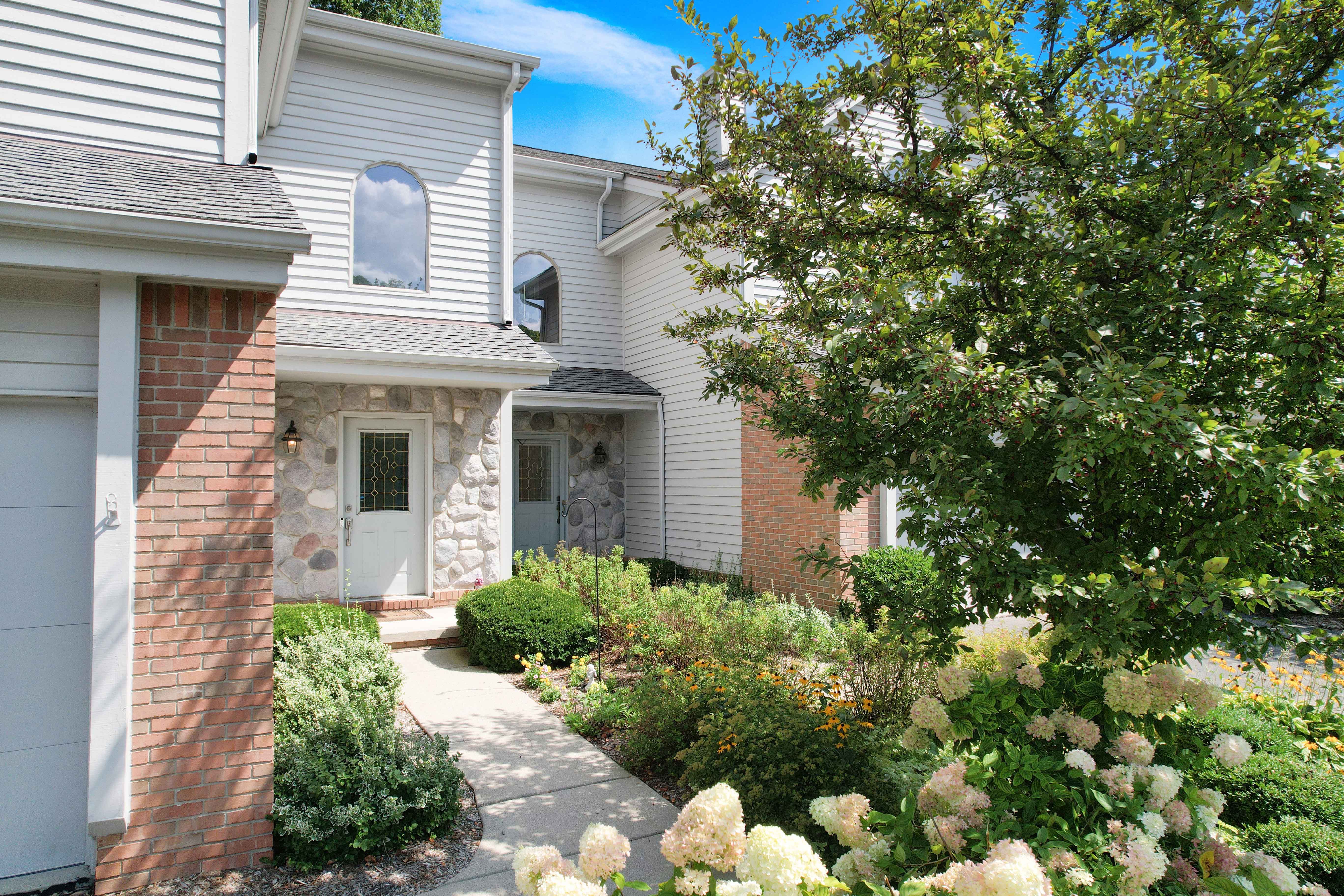6595 SCENIC PINES