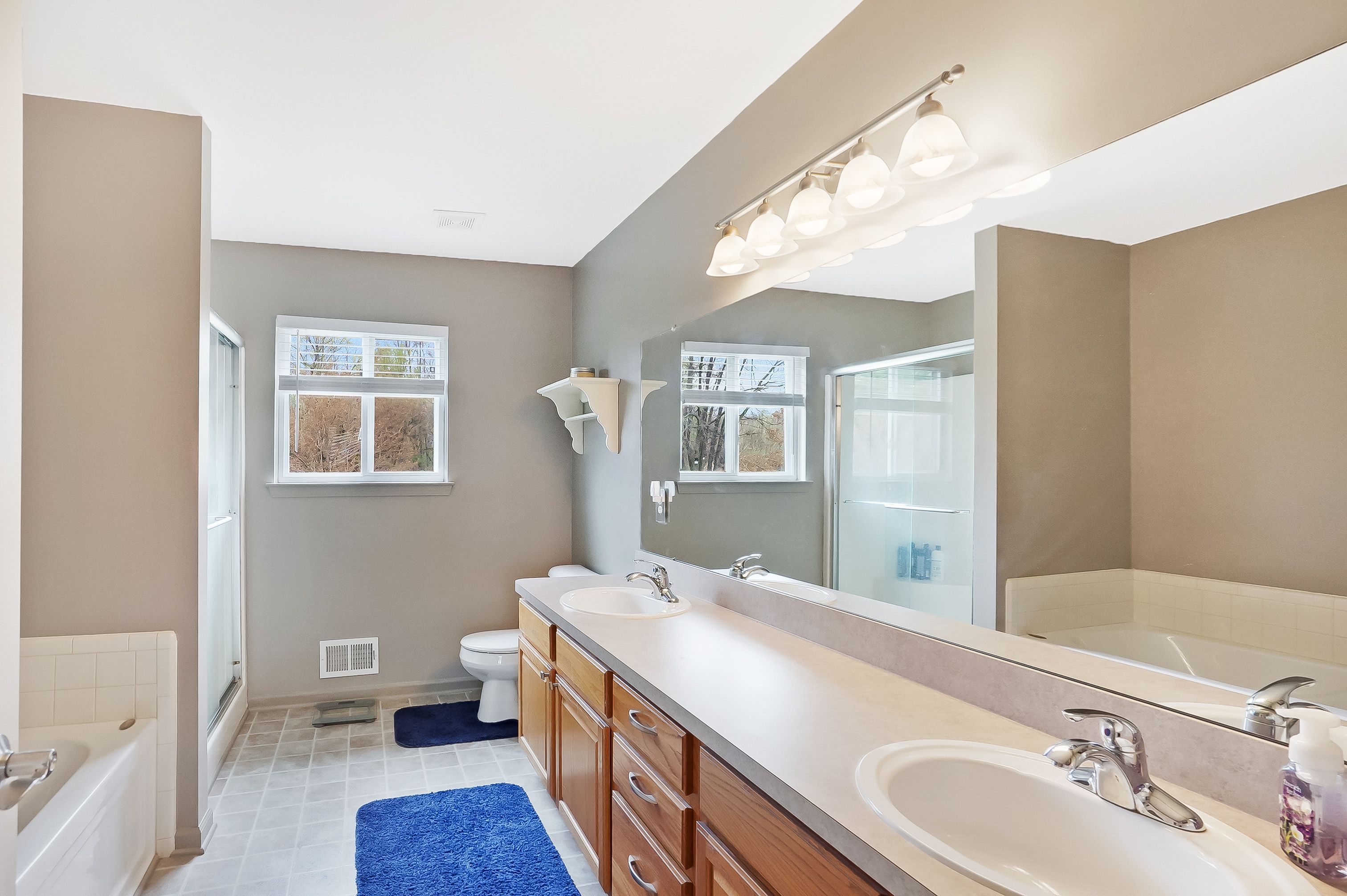 6245 LISMORE Circle