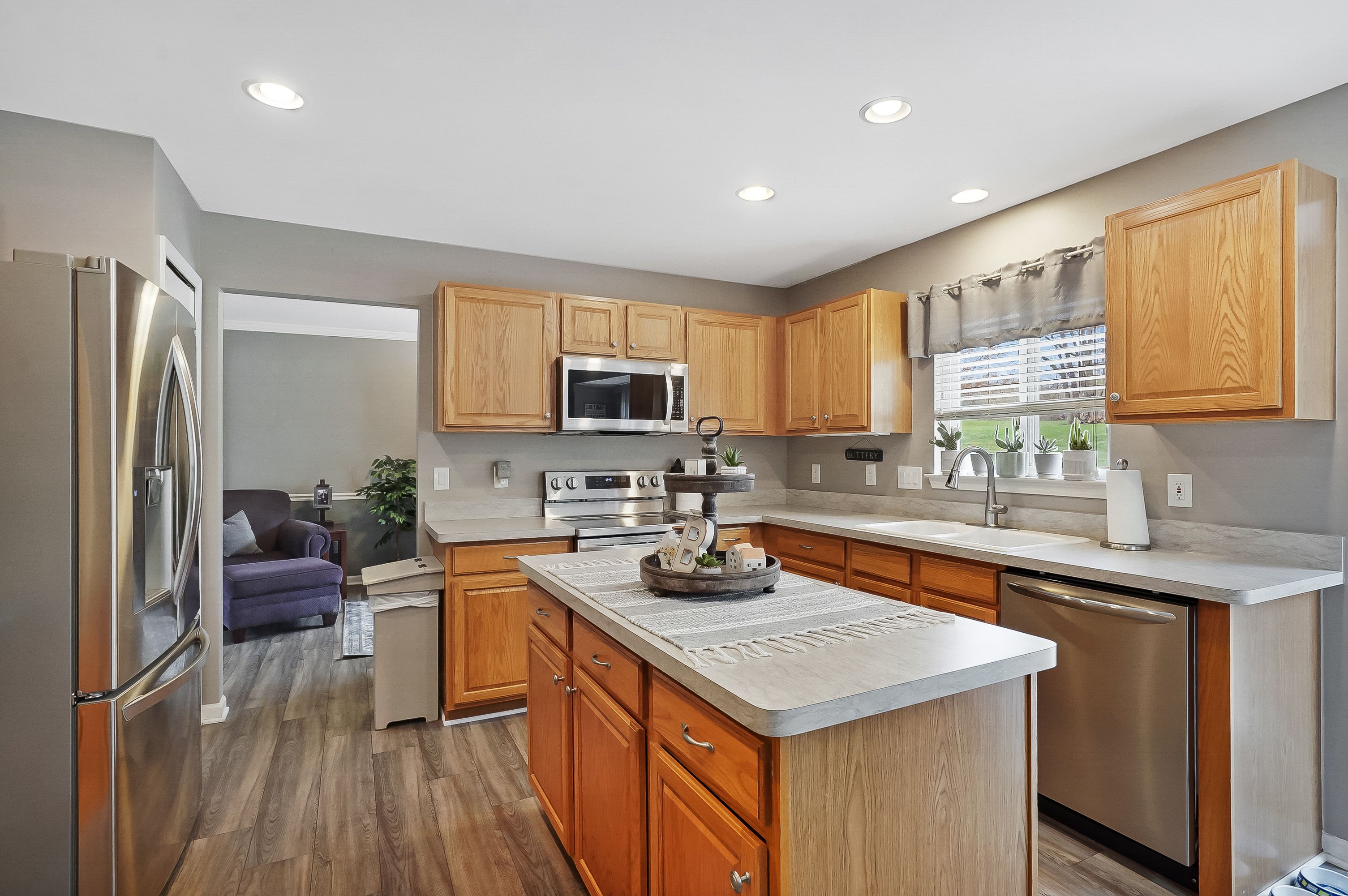 6245 LISMORE Circle