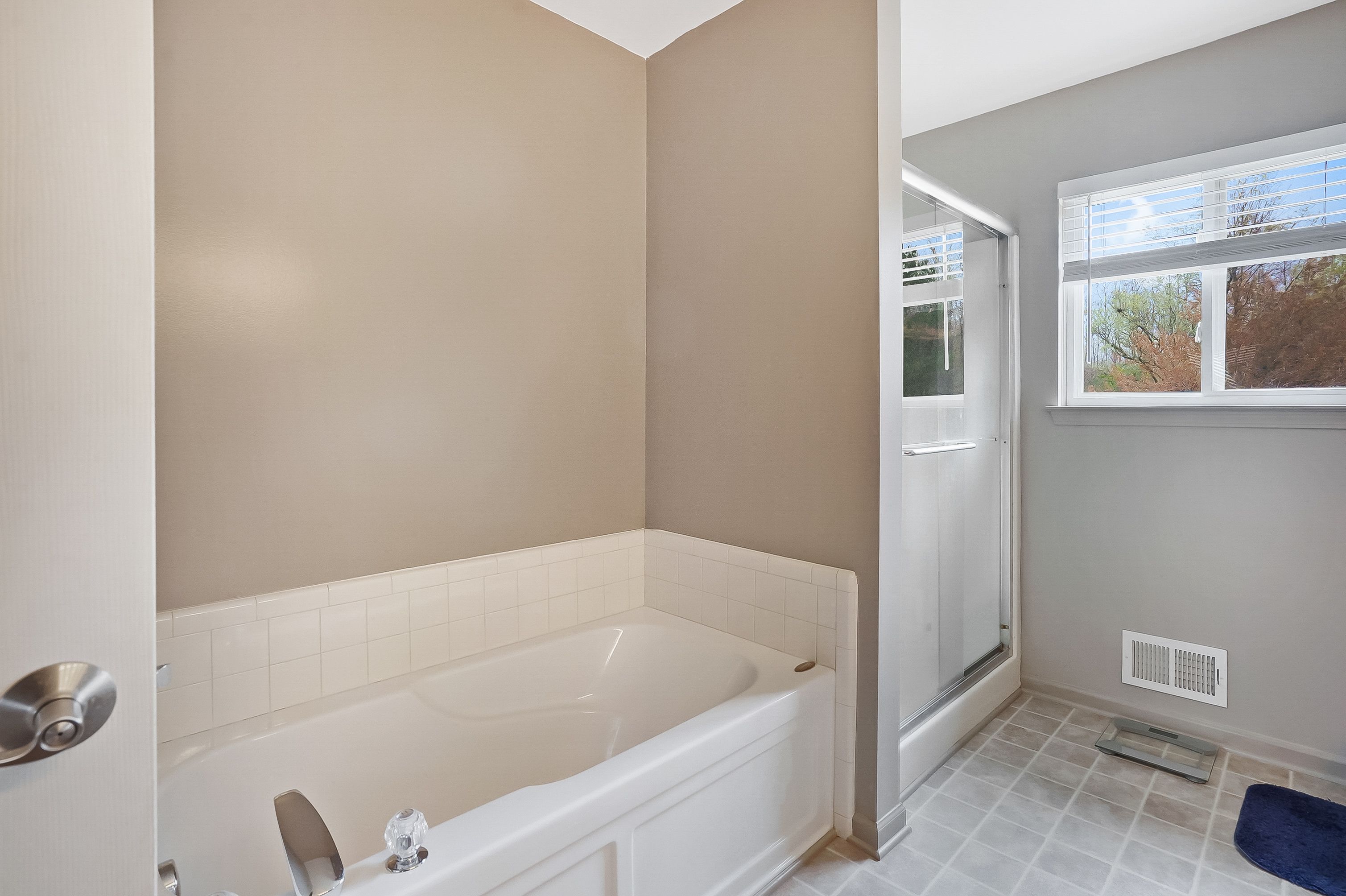 6245 LISMORE Circle