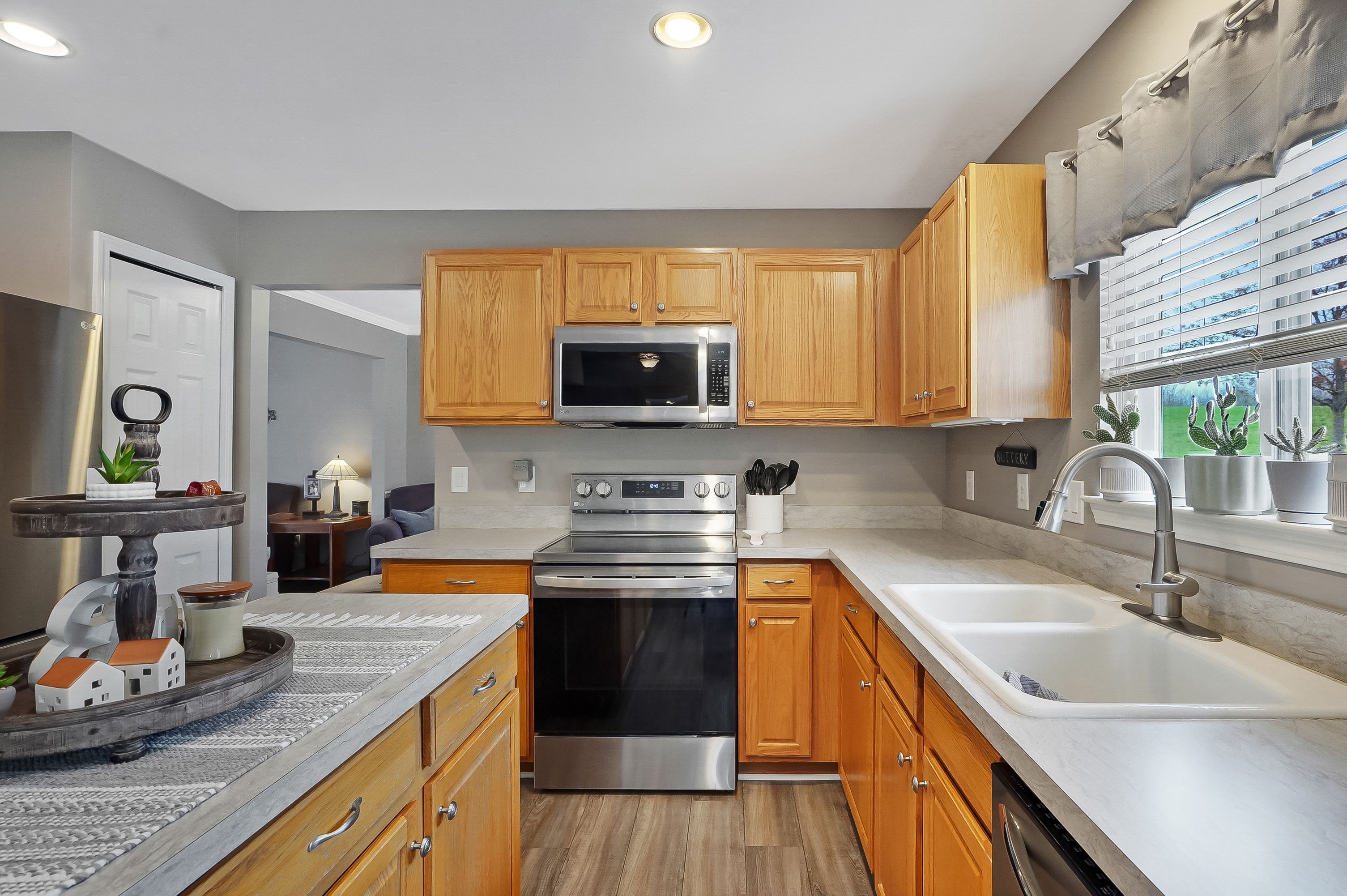 6245 LISMORE Circle