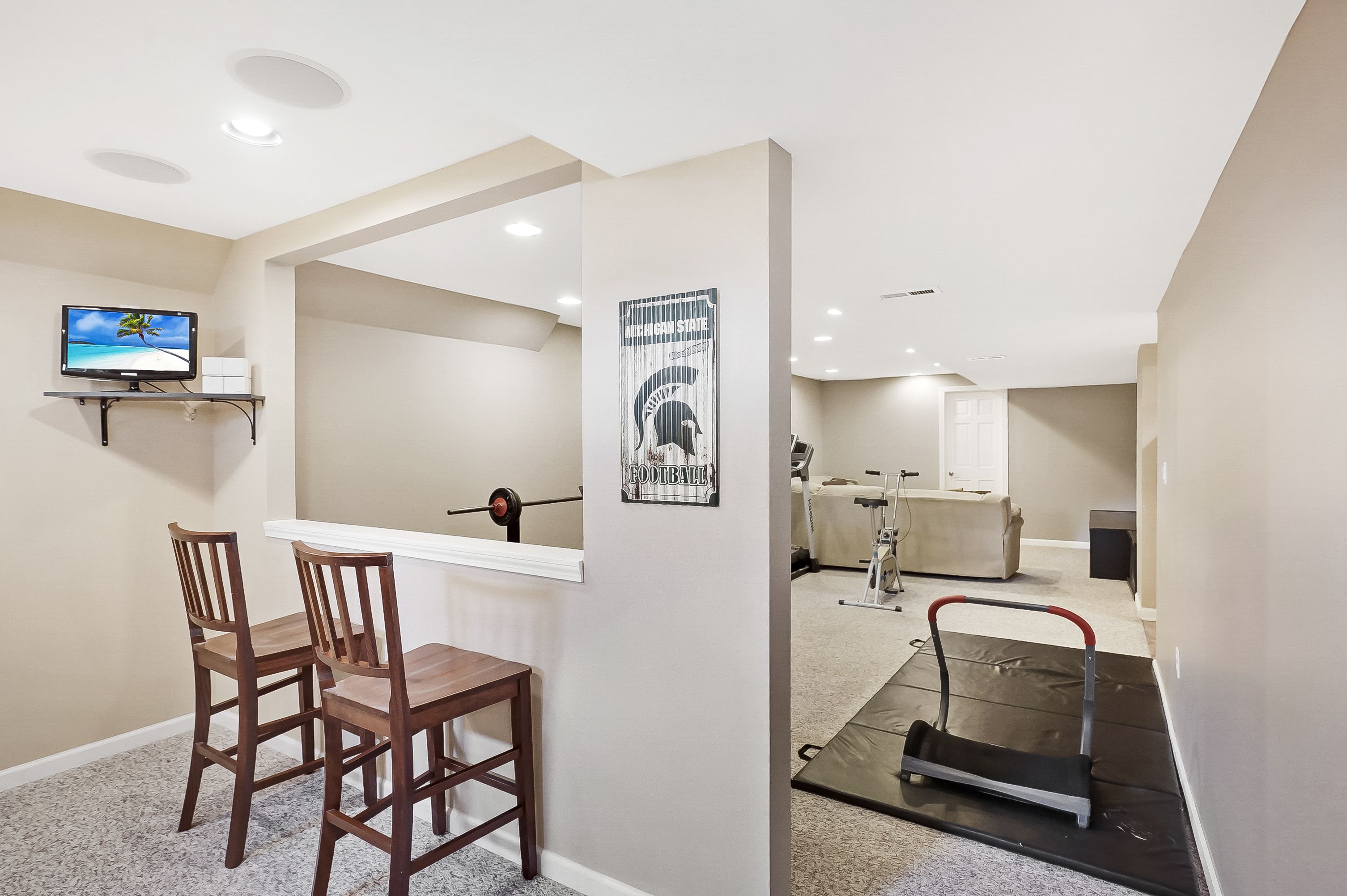 6245 LISMORE Circle