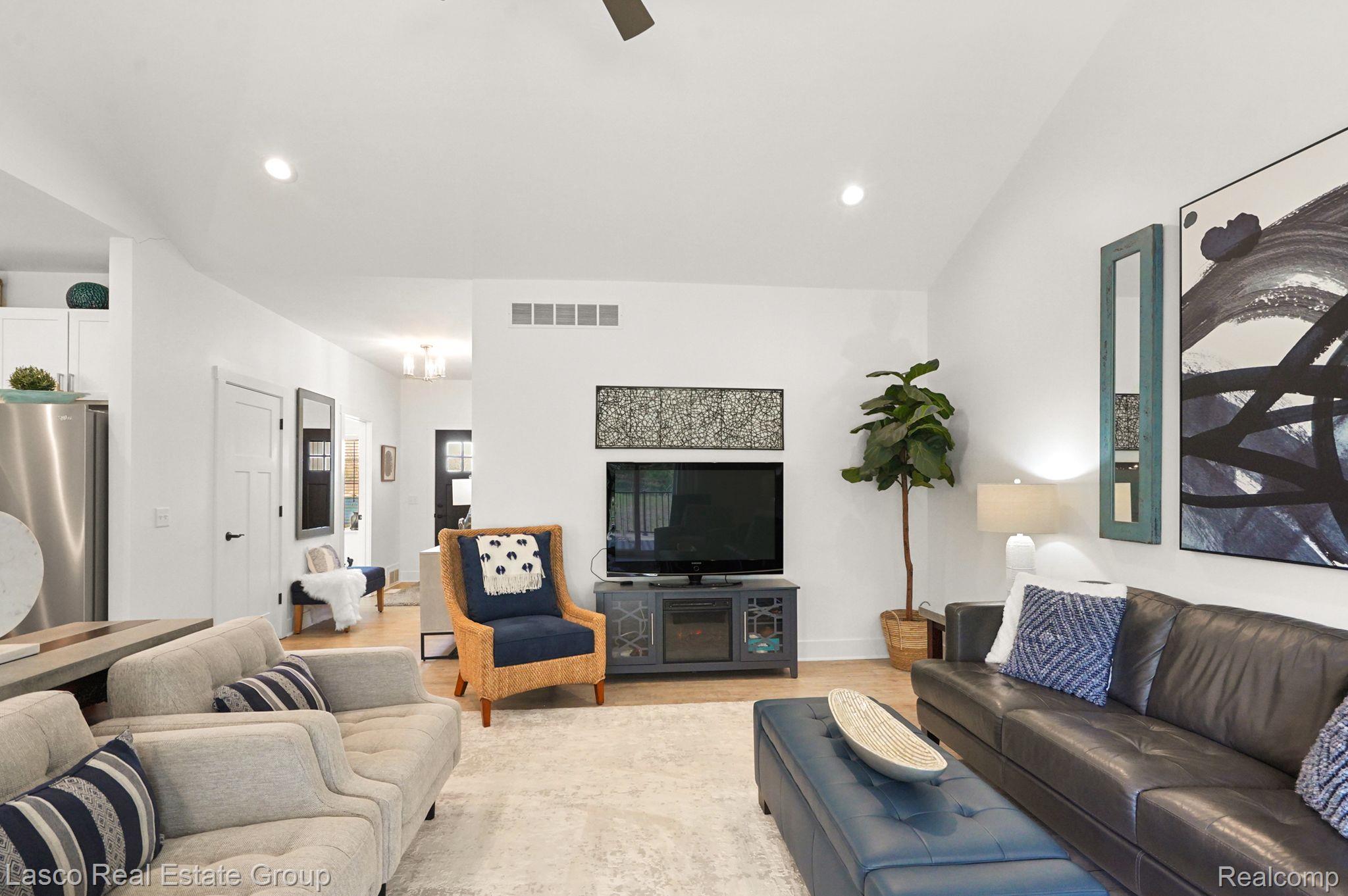 12820 Ivy Lane