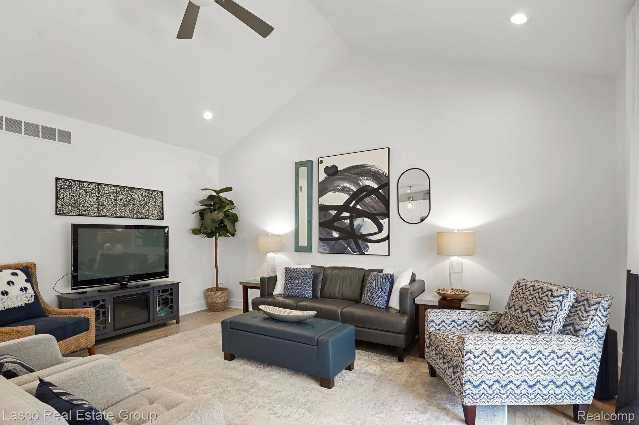 12820 Ivy Lane
