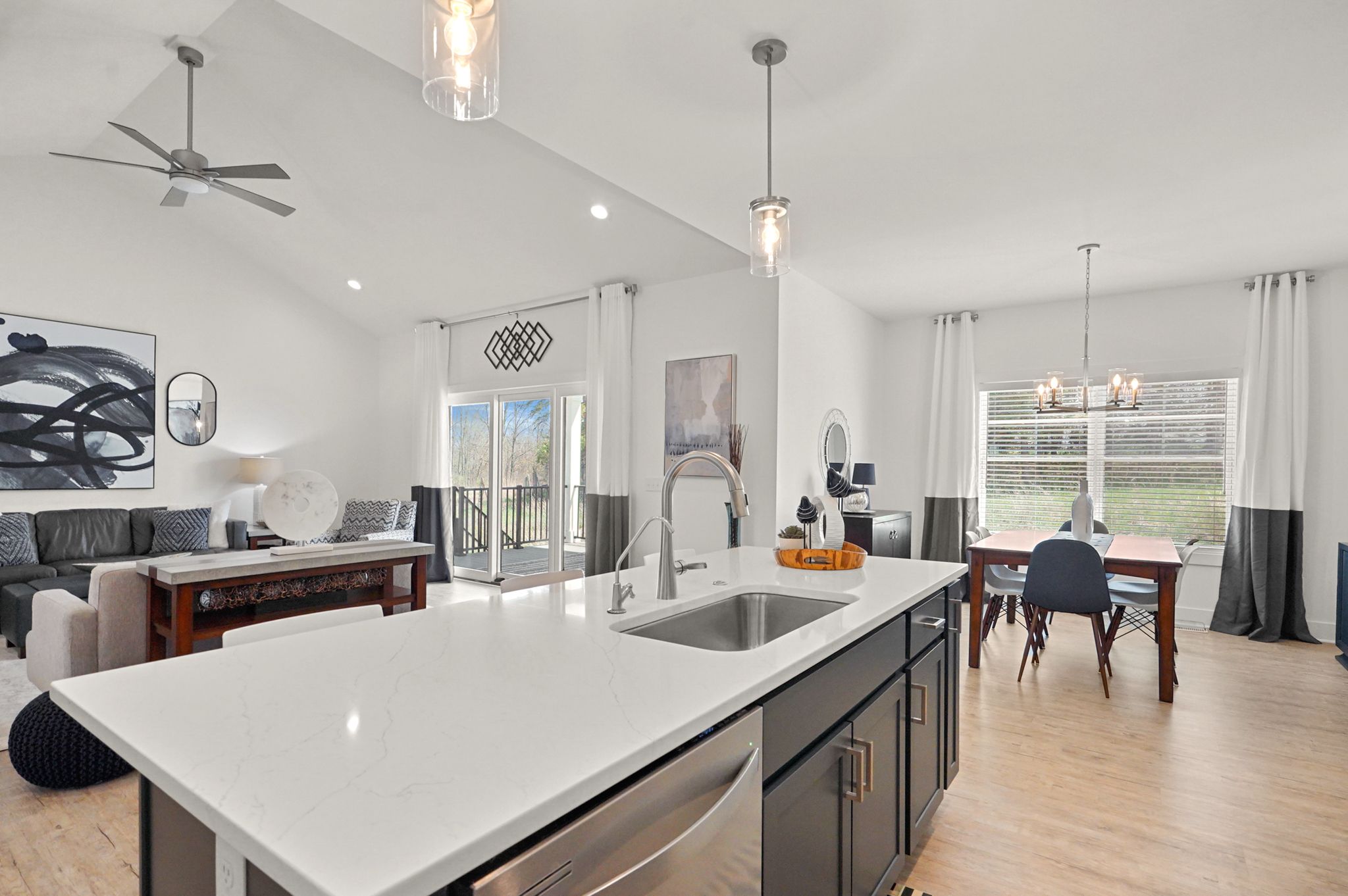 12711 IVY Lane