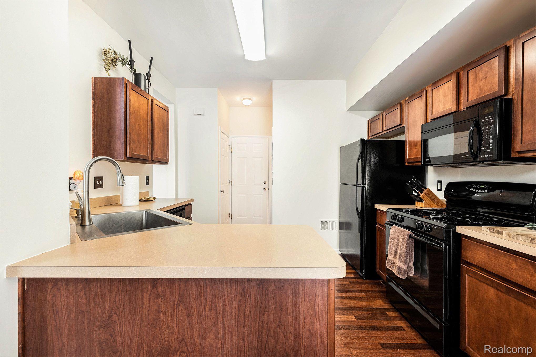 562 Dockside Circle