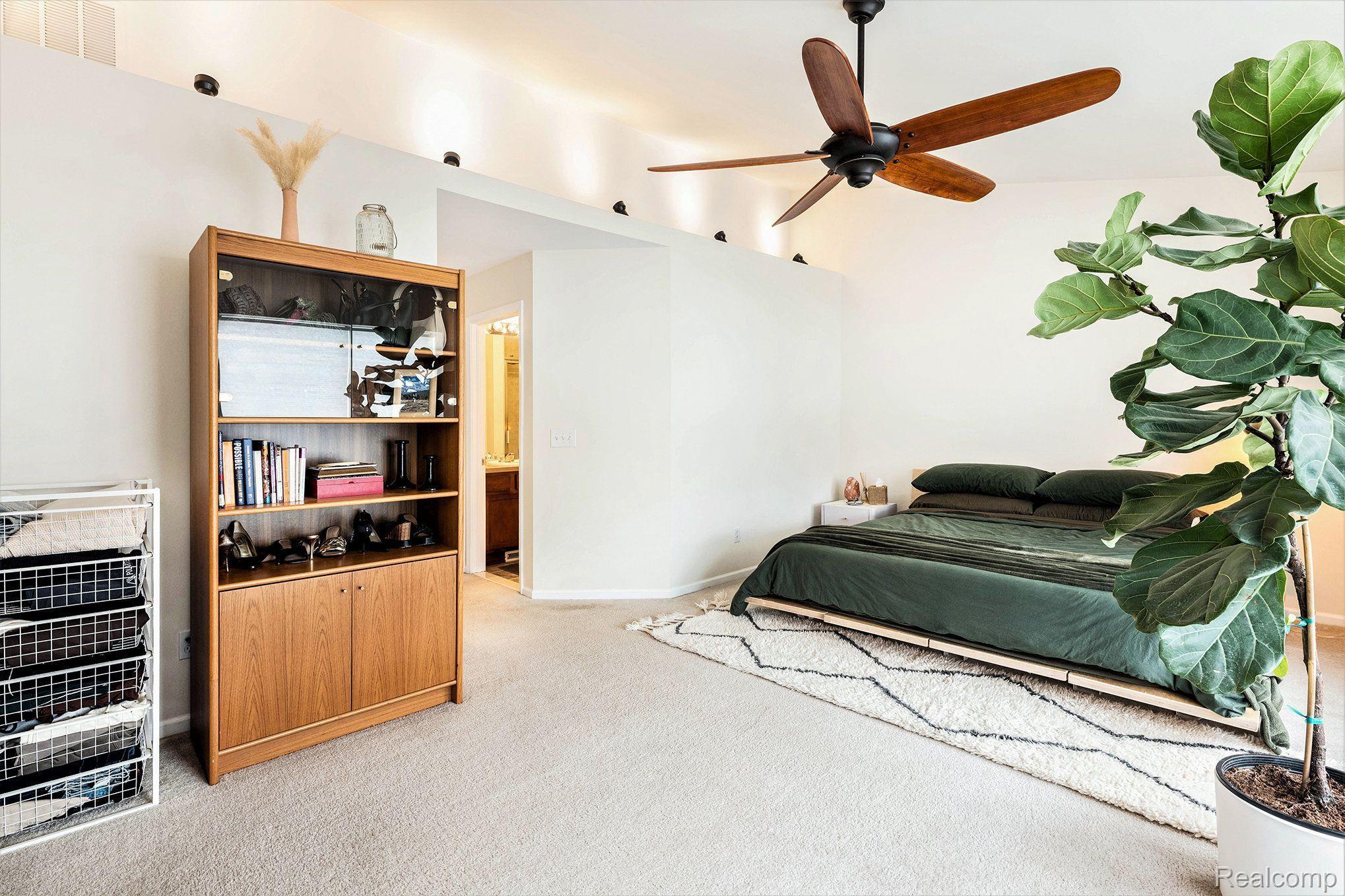562 Dockside Circle