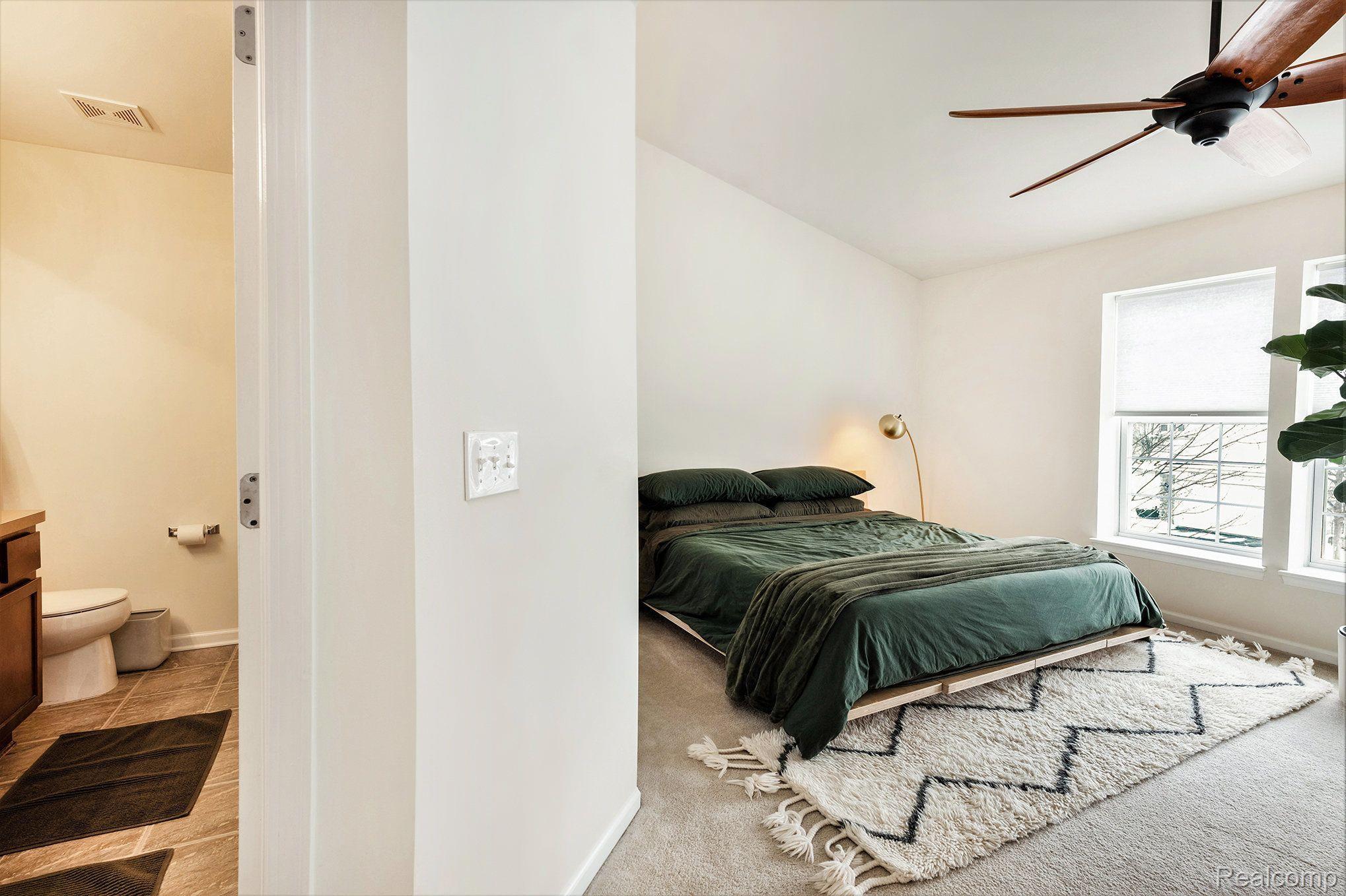 562 Dockside Circle