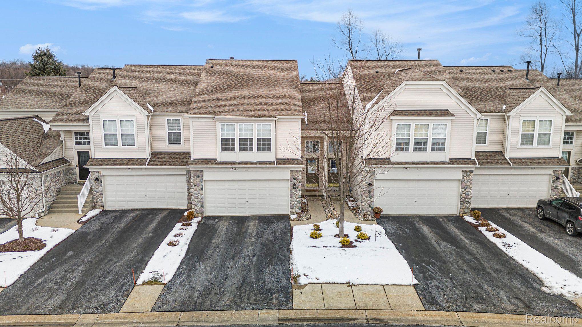 562 Dockside Circle