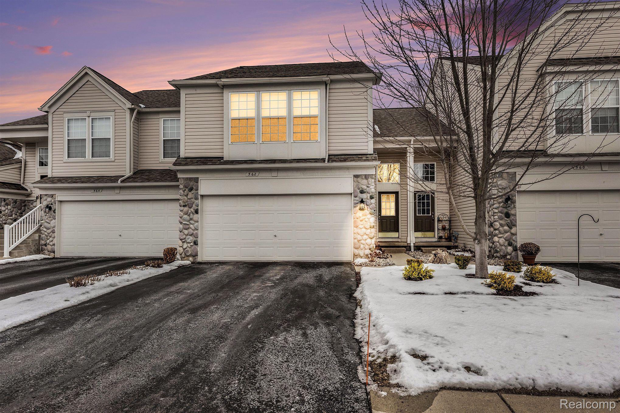 562 Dockside Circle