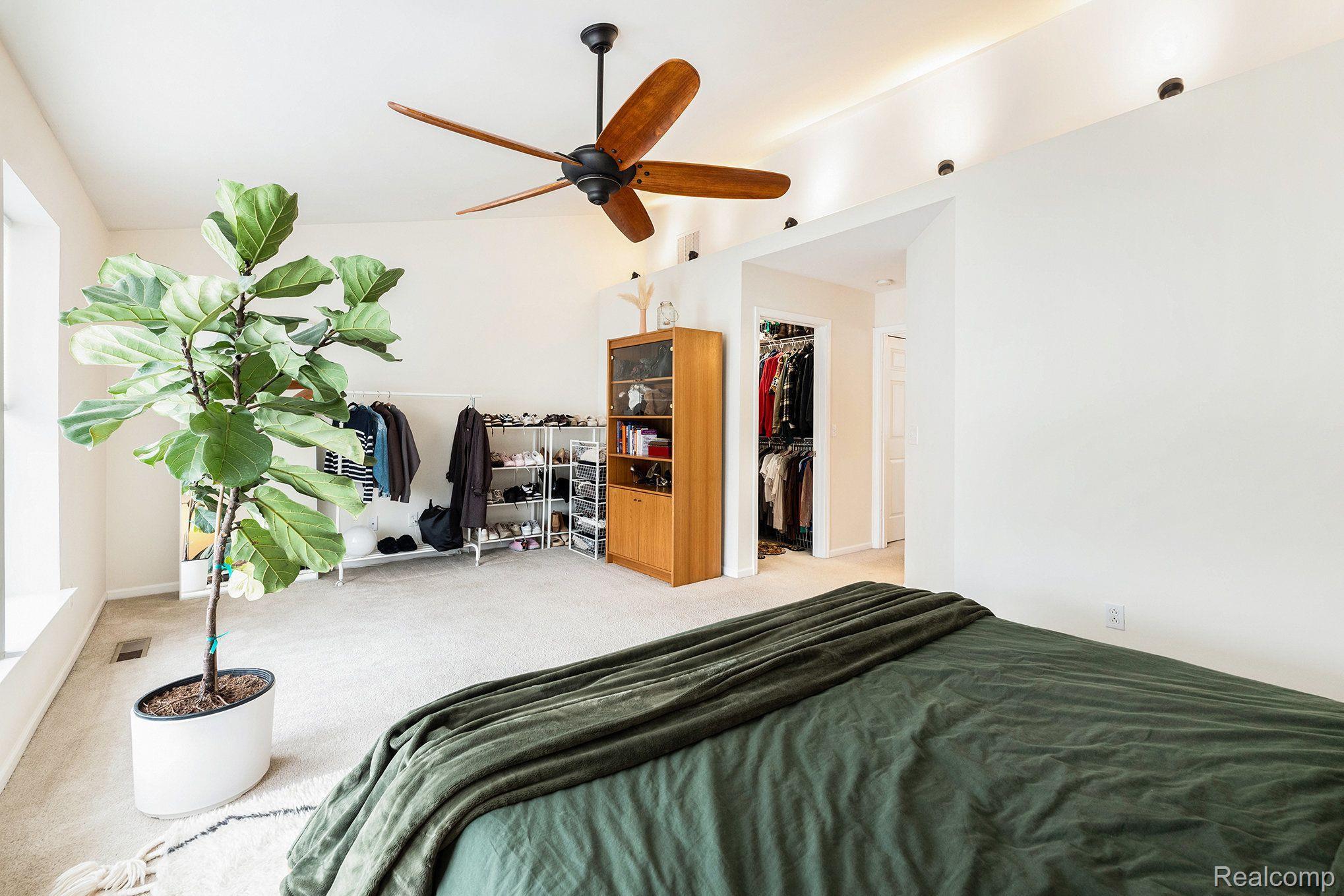562 Dockside Circle
