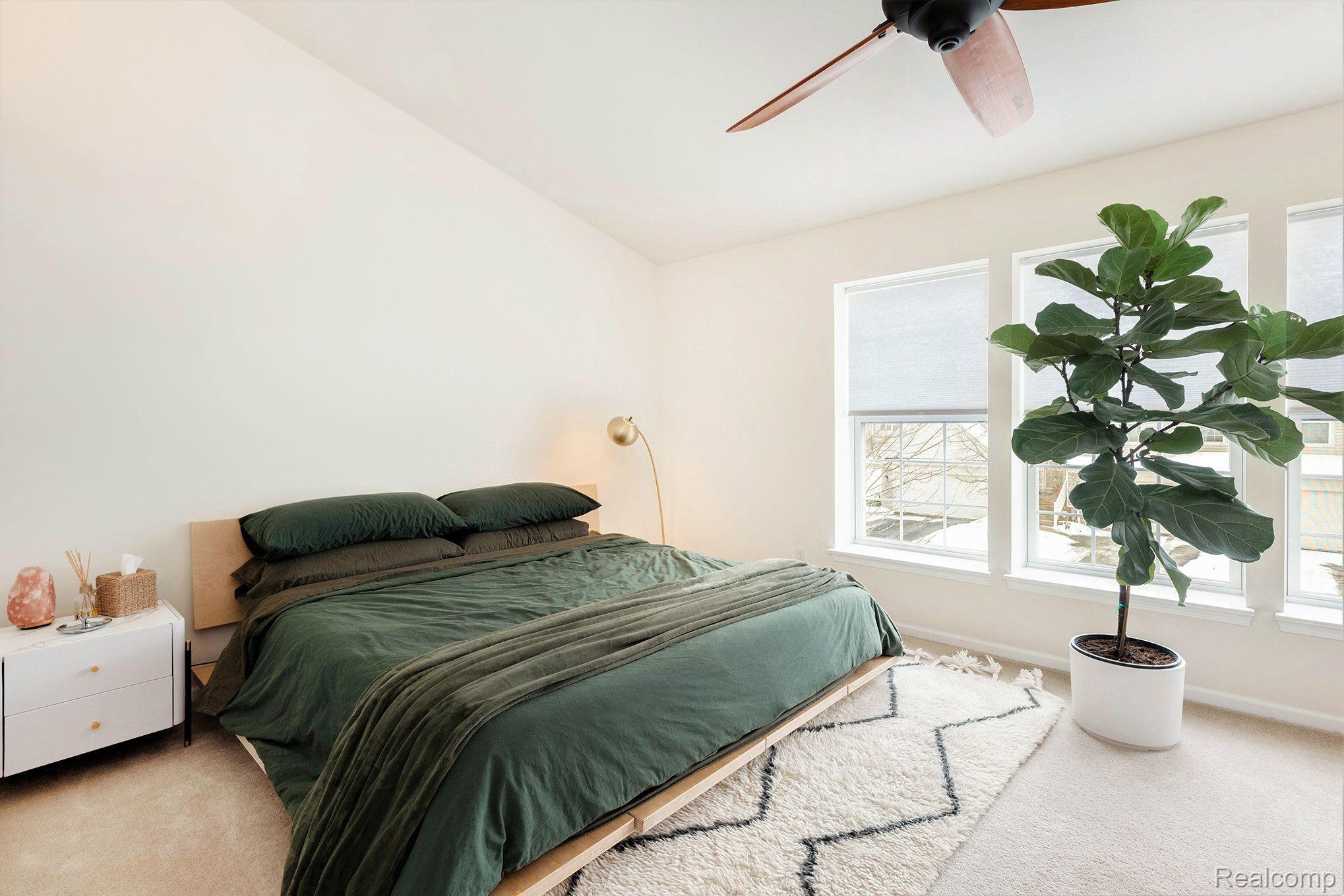 562 Dockside Circle