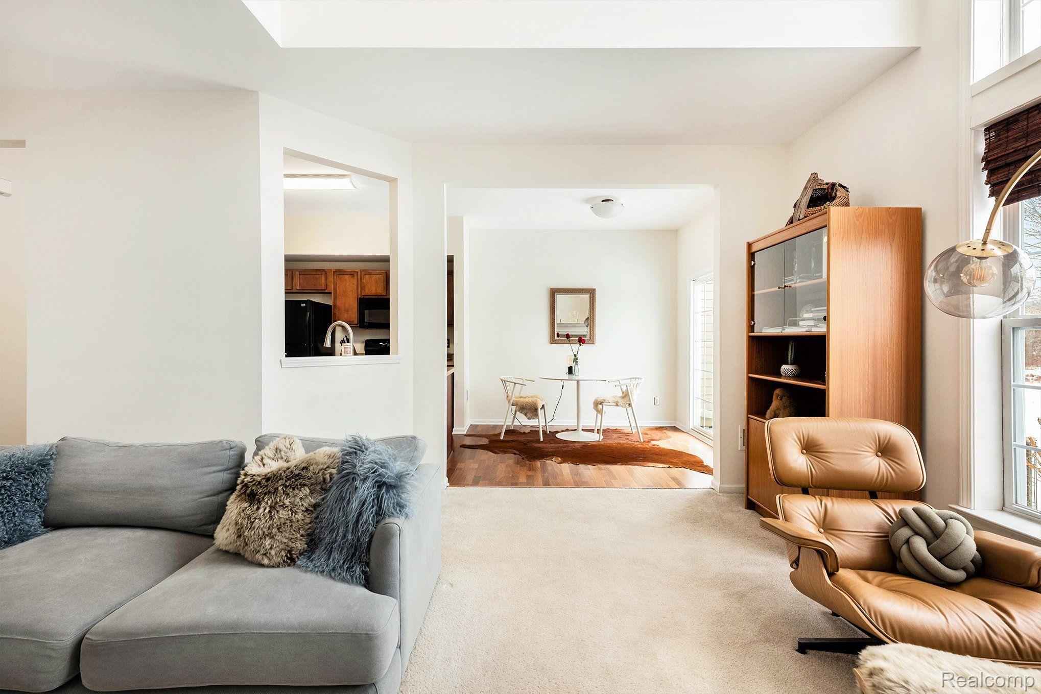 562 Dockside Circle