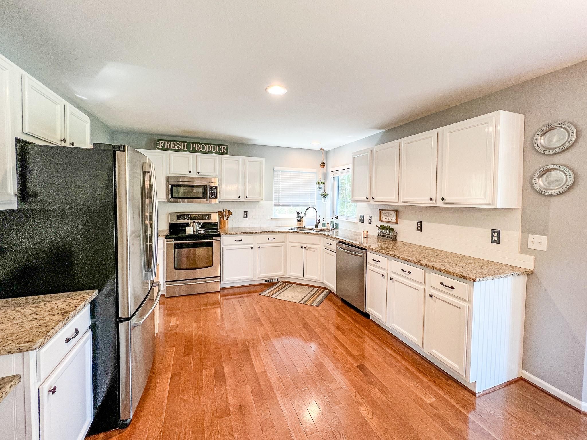 5561 WOODFIELD PKWY