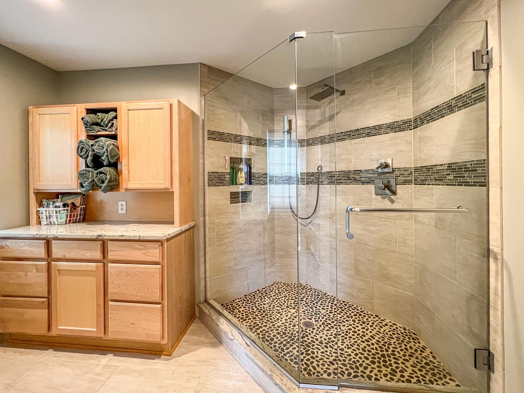 5561 WOODFIELD PKWY