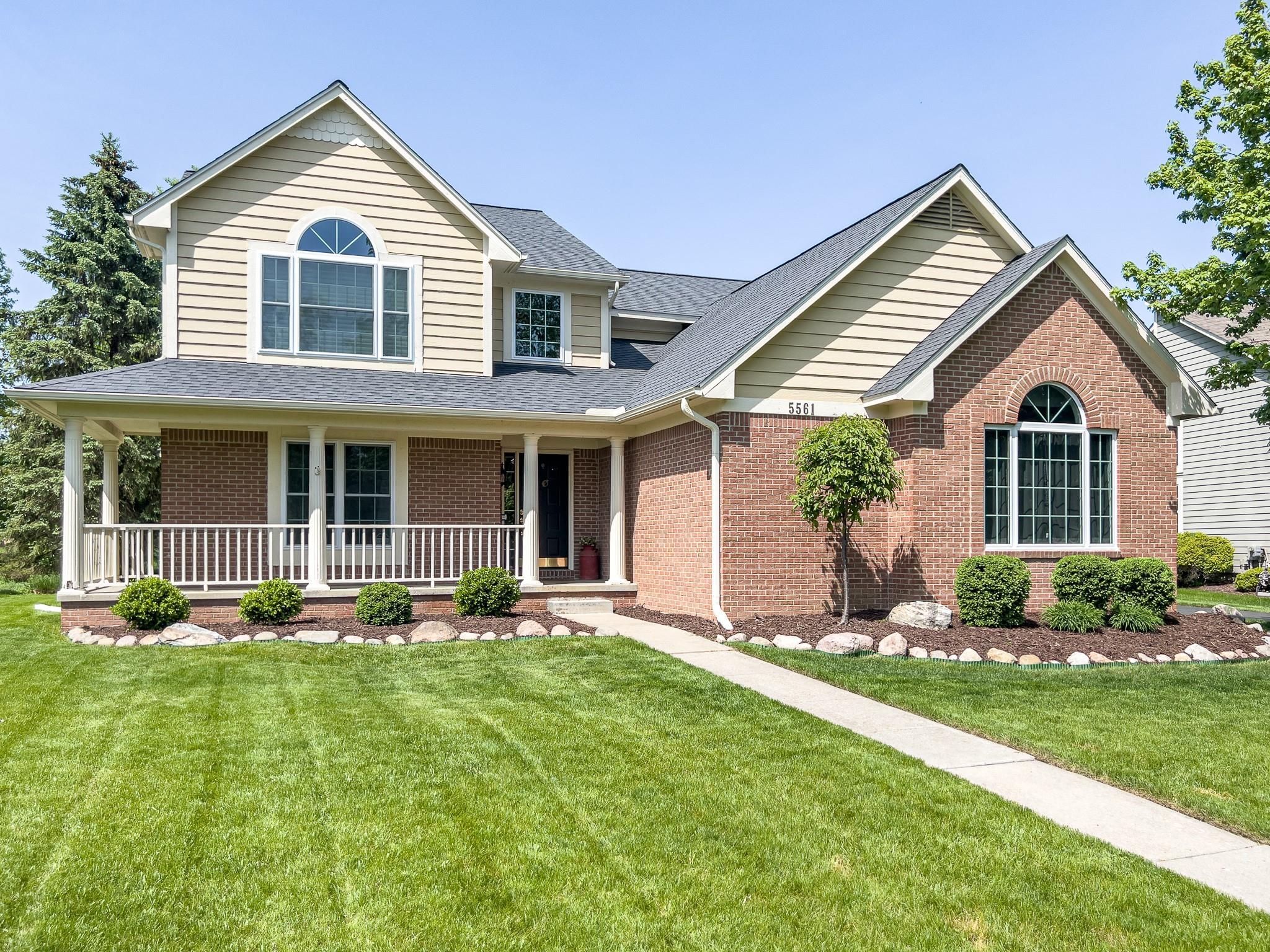 5561 WOODFIELD PKWY