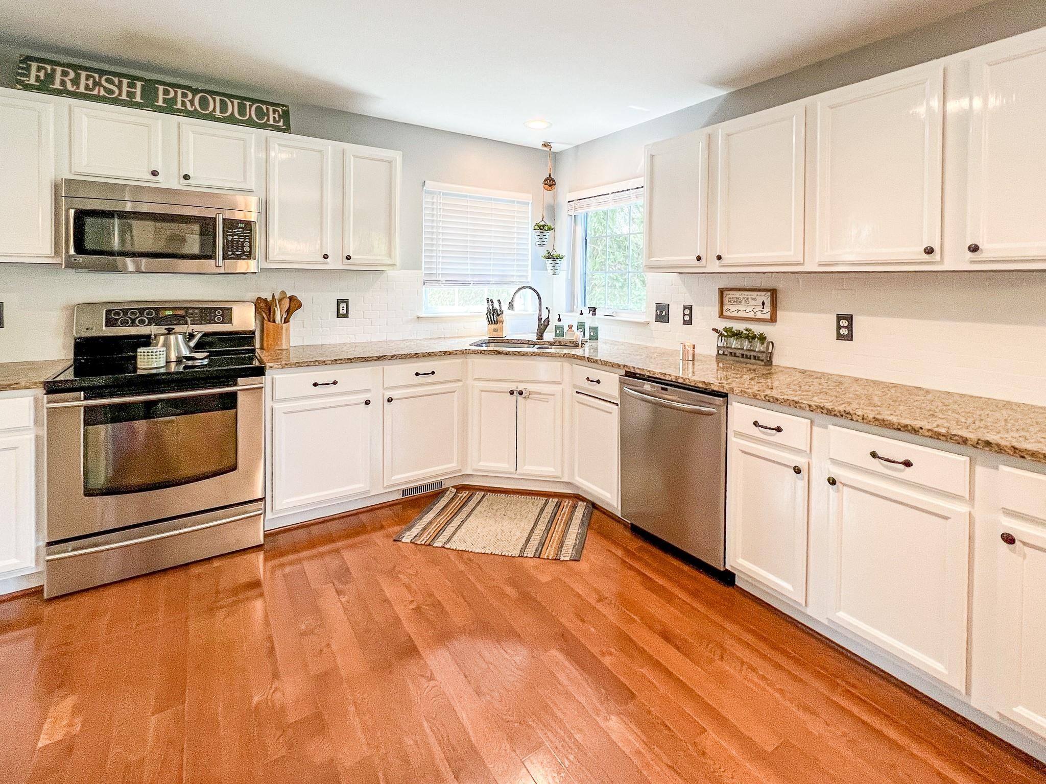 5561 WOODFIELD PKWY
