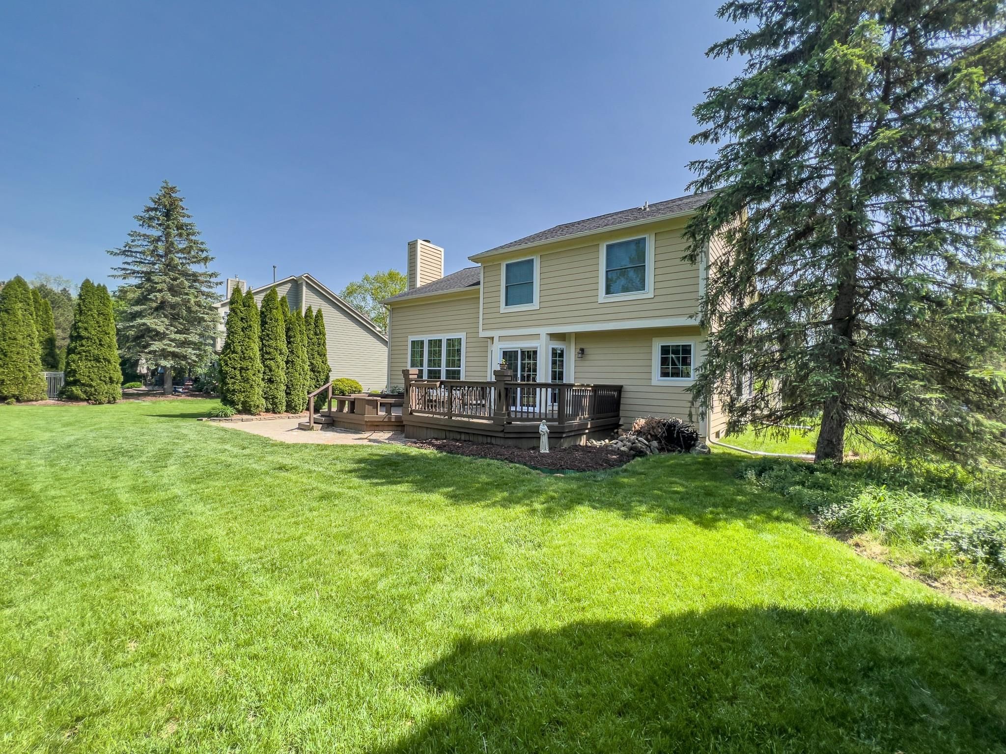 5561 WOODFIELD PKWY