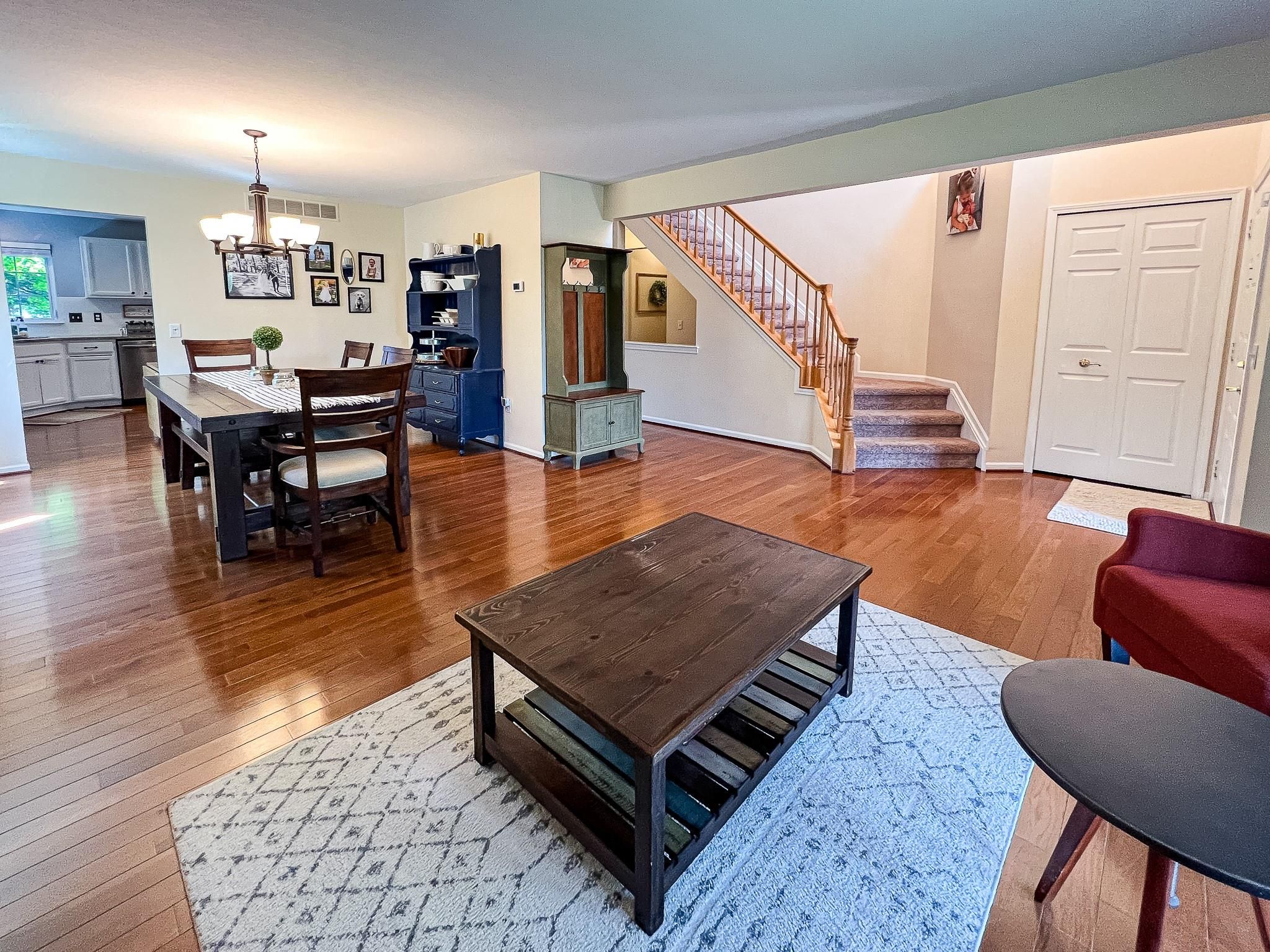 5561 WOODFIELD PKWY