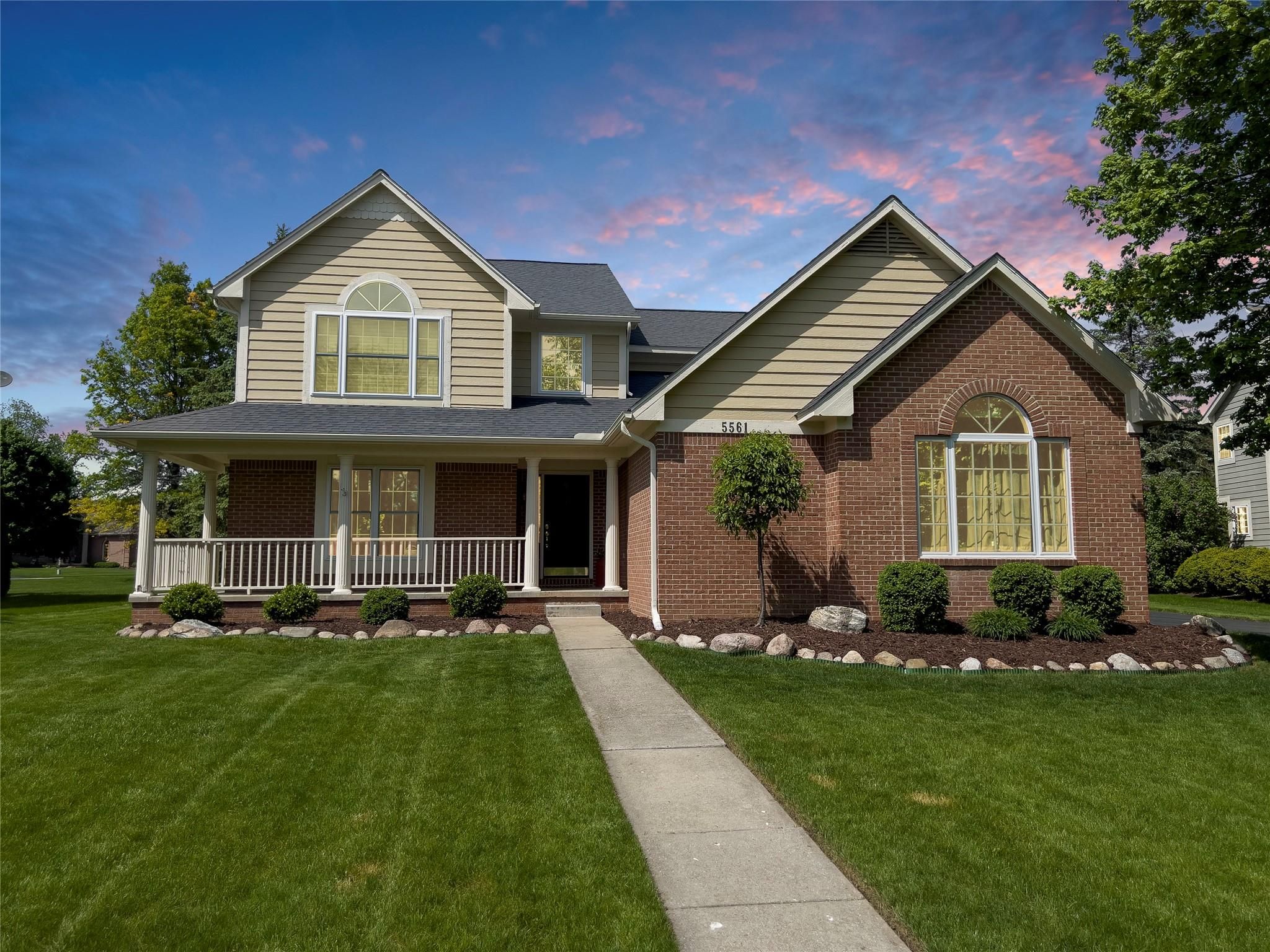 5561 WOODFIELD PKWY