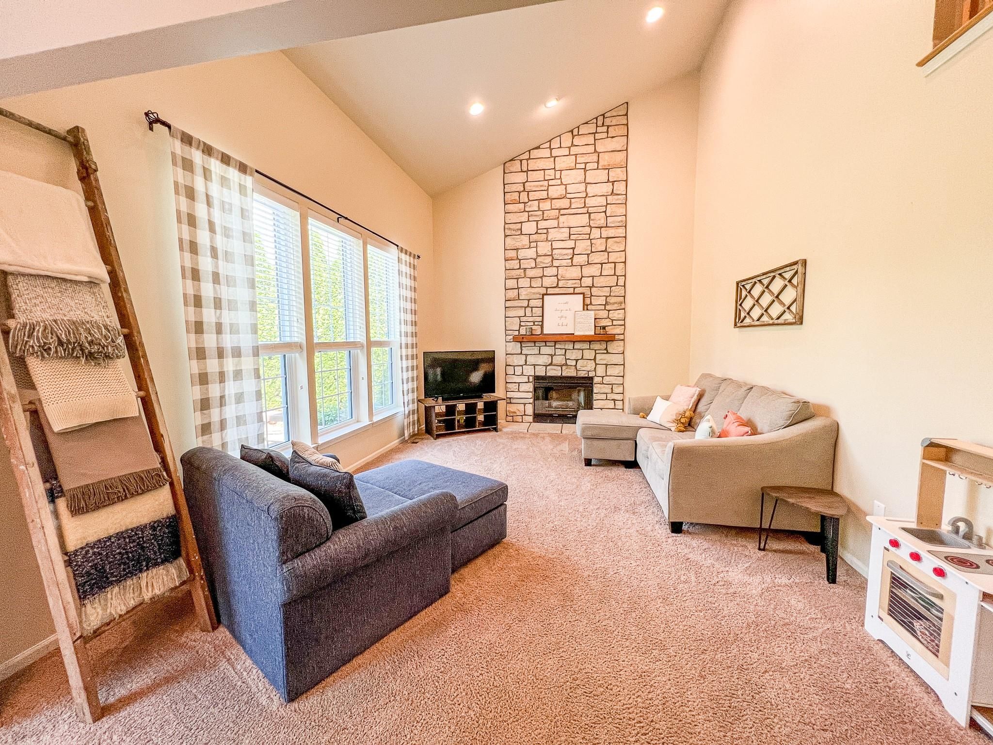 5561 WOODFIELD PKWY
