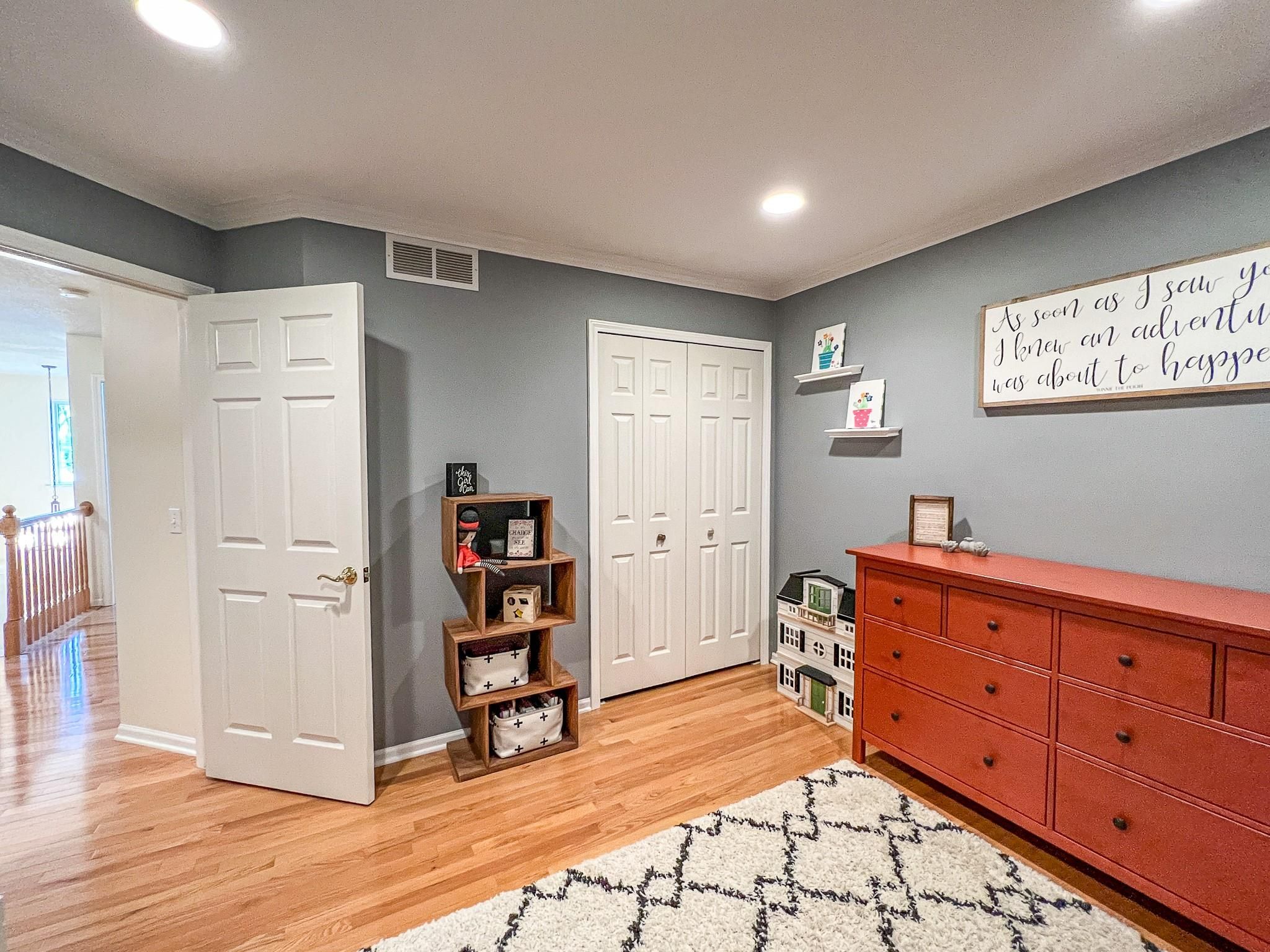 5561 WOODFIELD PKWY