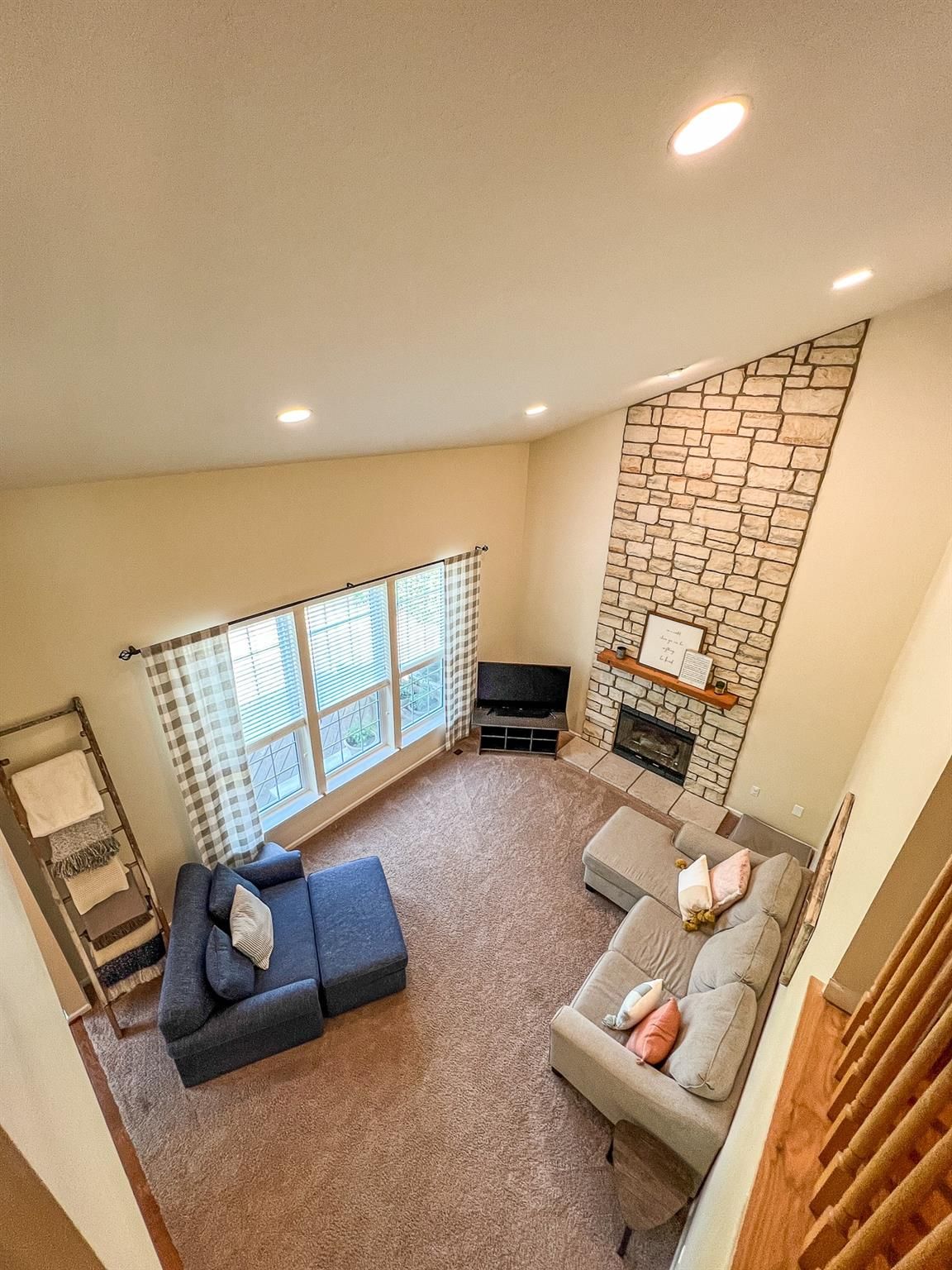 5561 WOODFIELD PKWY