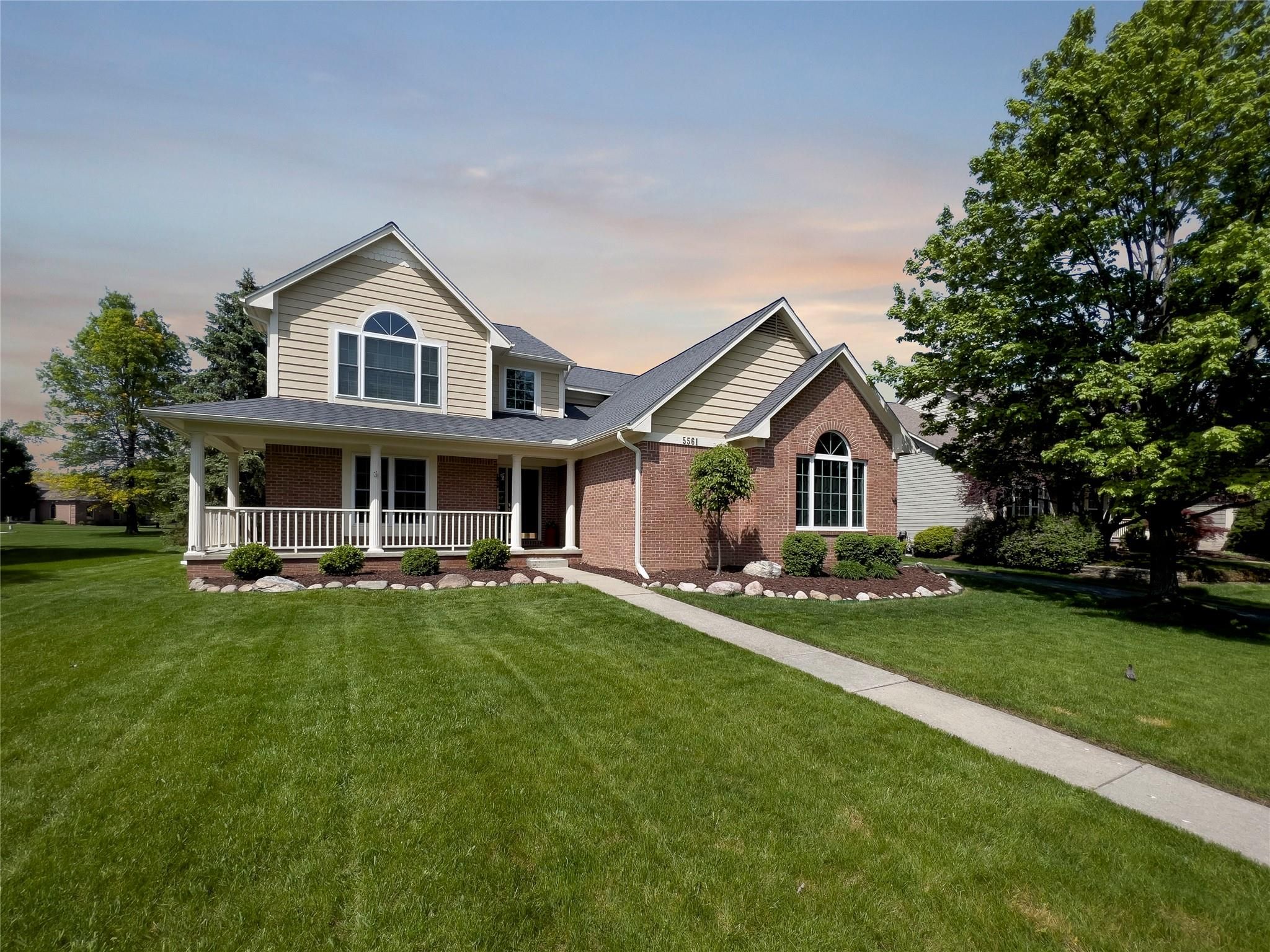 5561 WOODFIELD PKWY