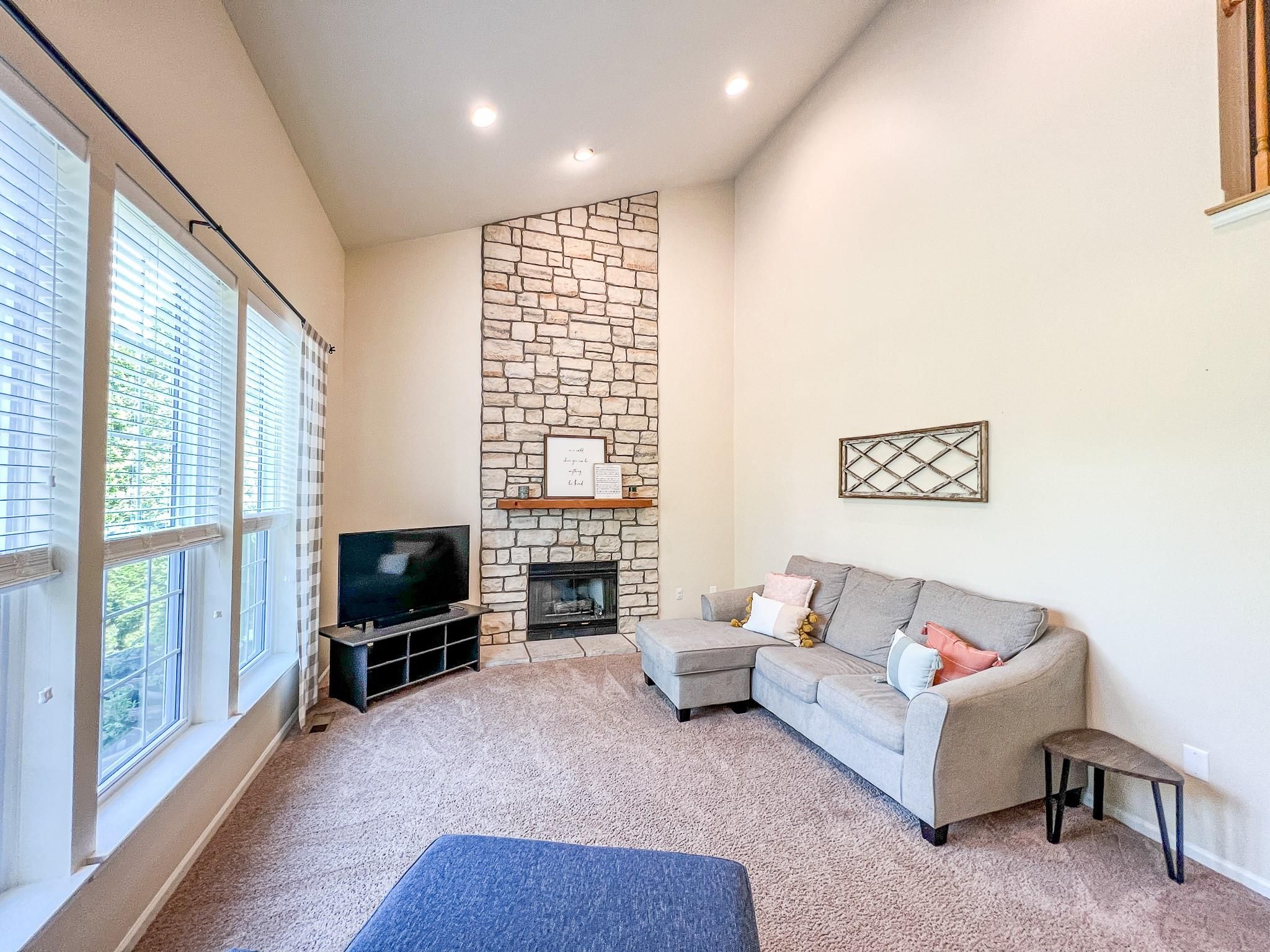 5561 WOODFIELD PKWY