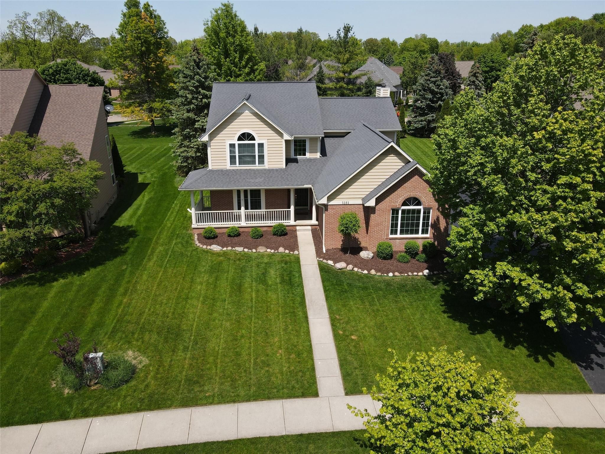 5561 WOODFIELD PKWY