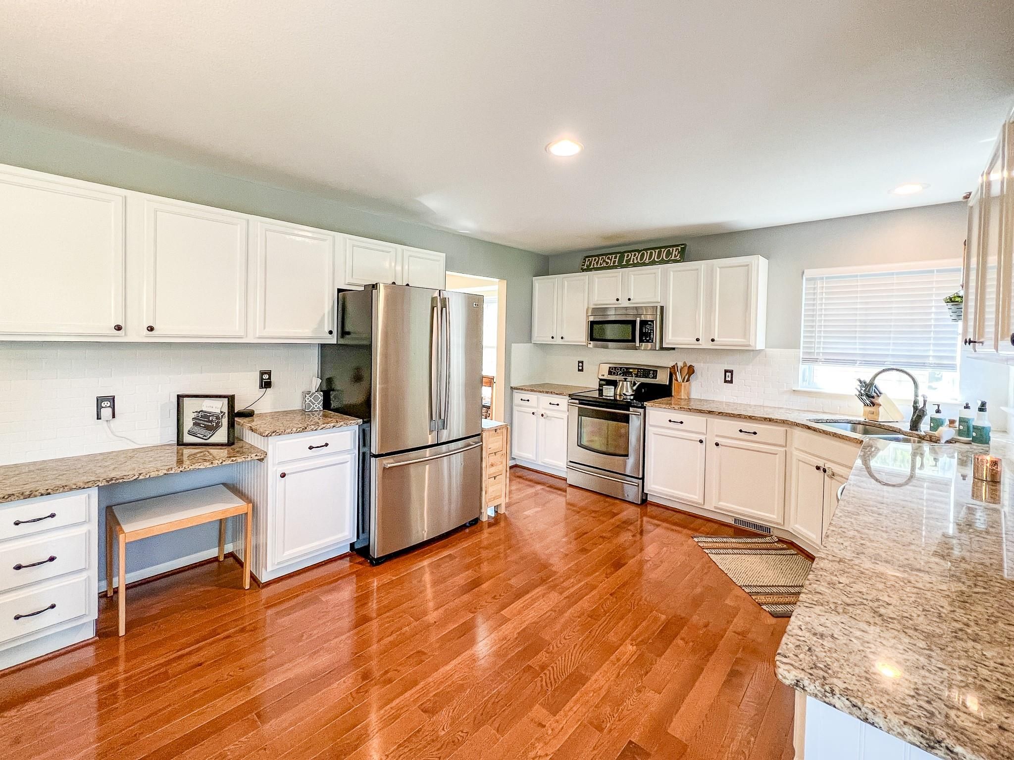 5561 WOODFIELD PKWY