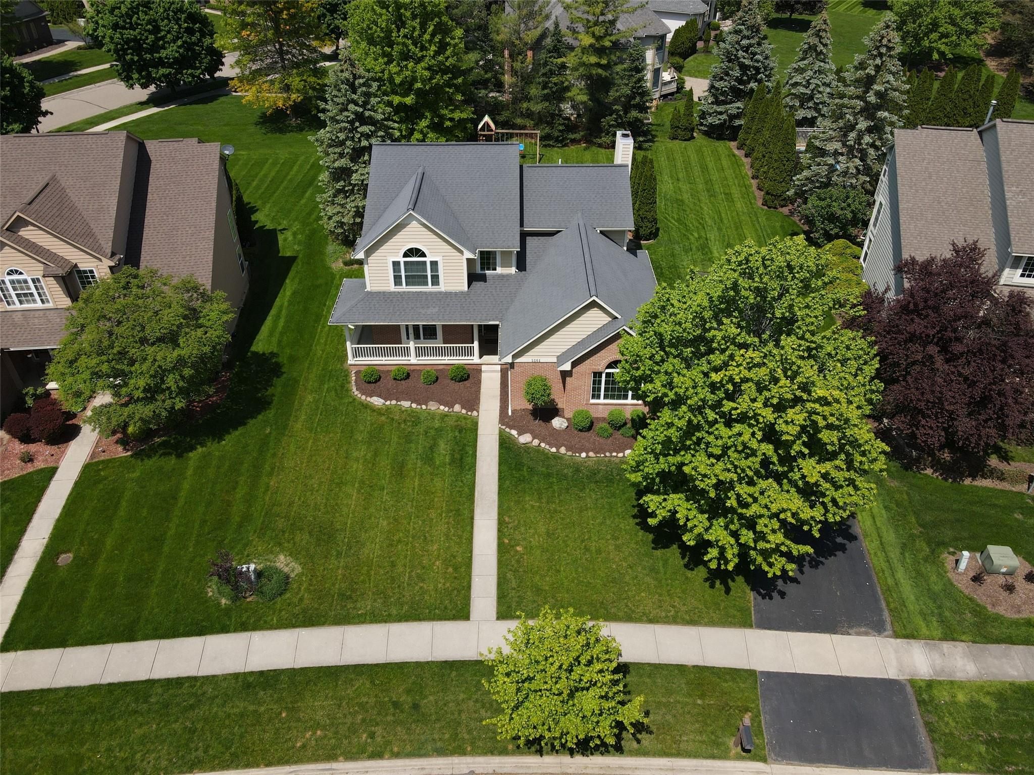 5561 WOODFIELD PKWY