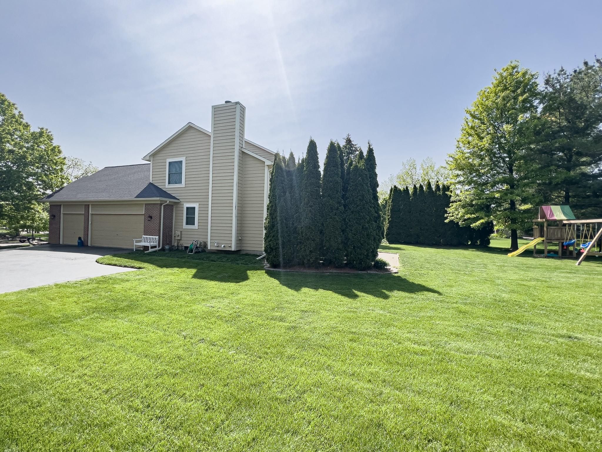 5561 WOODFIELD PKWY
