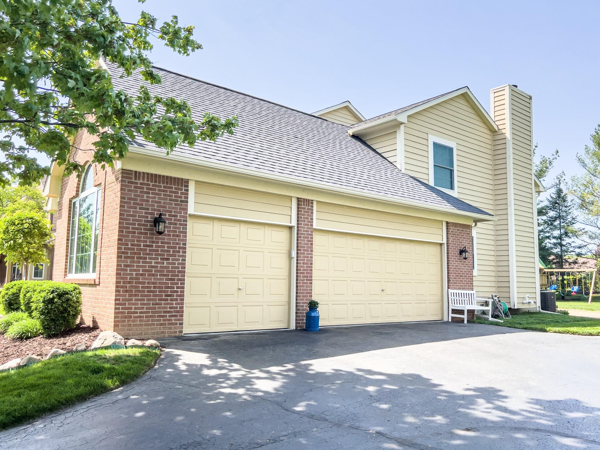 5561 WOODFIELD PKWY