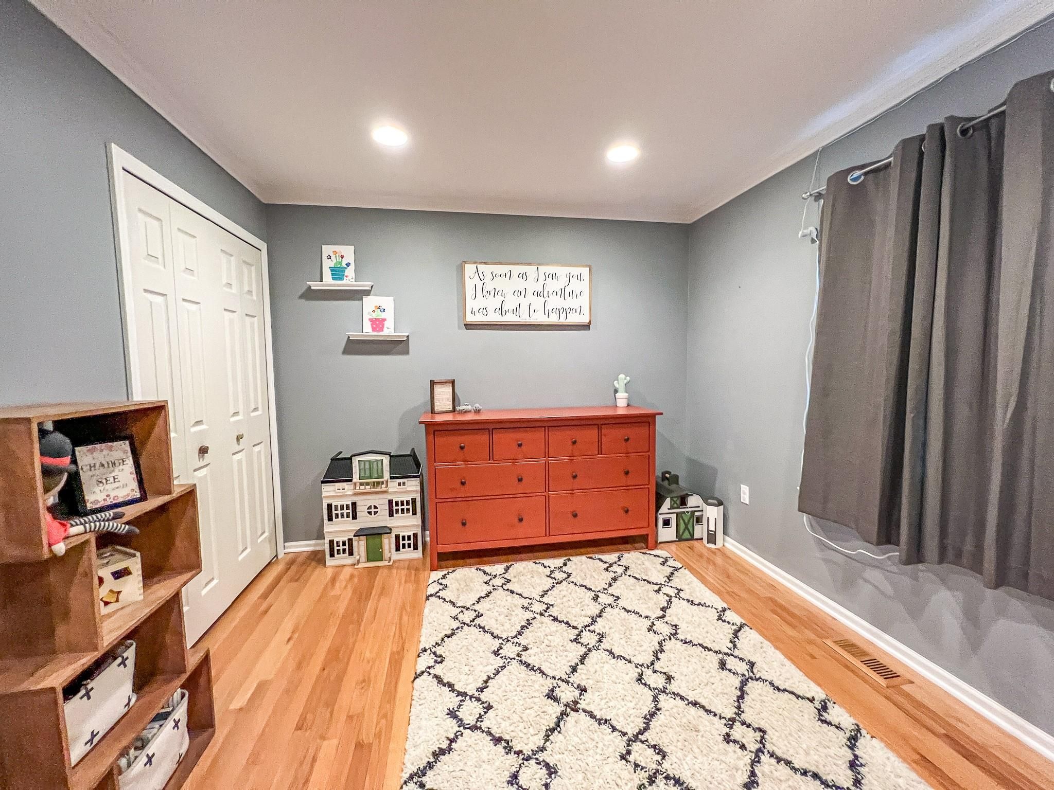 5561 WOODFIELD PKWY